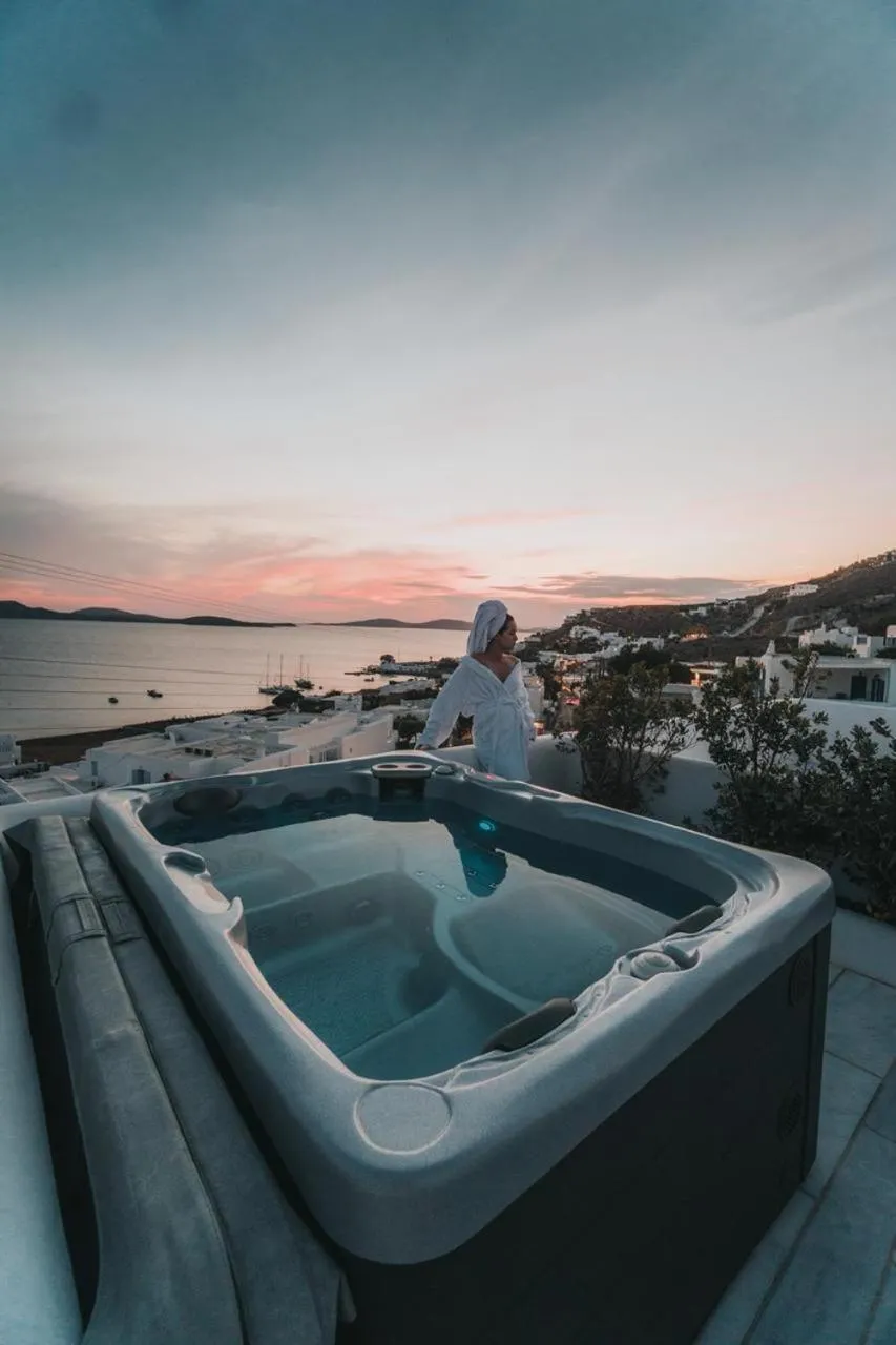 Suite with Outdoor Hot Tub and Sea View in Mykonos Moussa