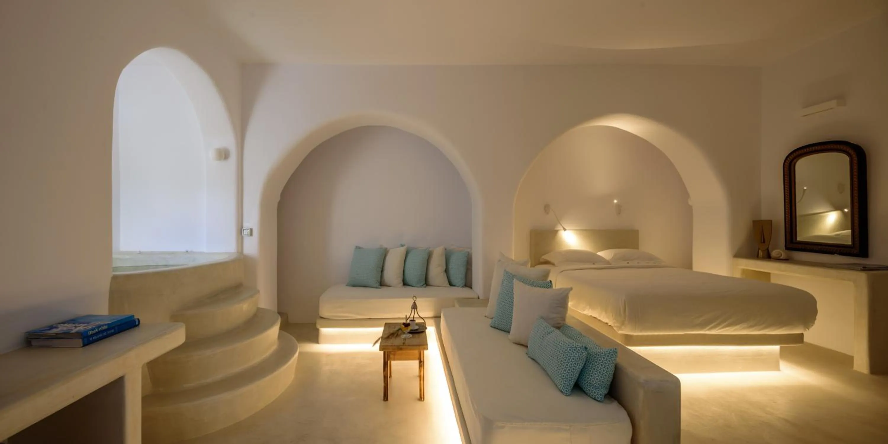 Honeymoon Suite with Private Indoor Hot Tub in Mykonos Moussa