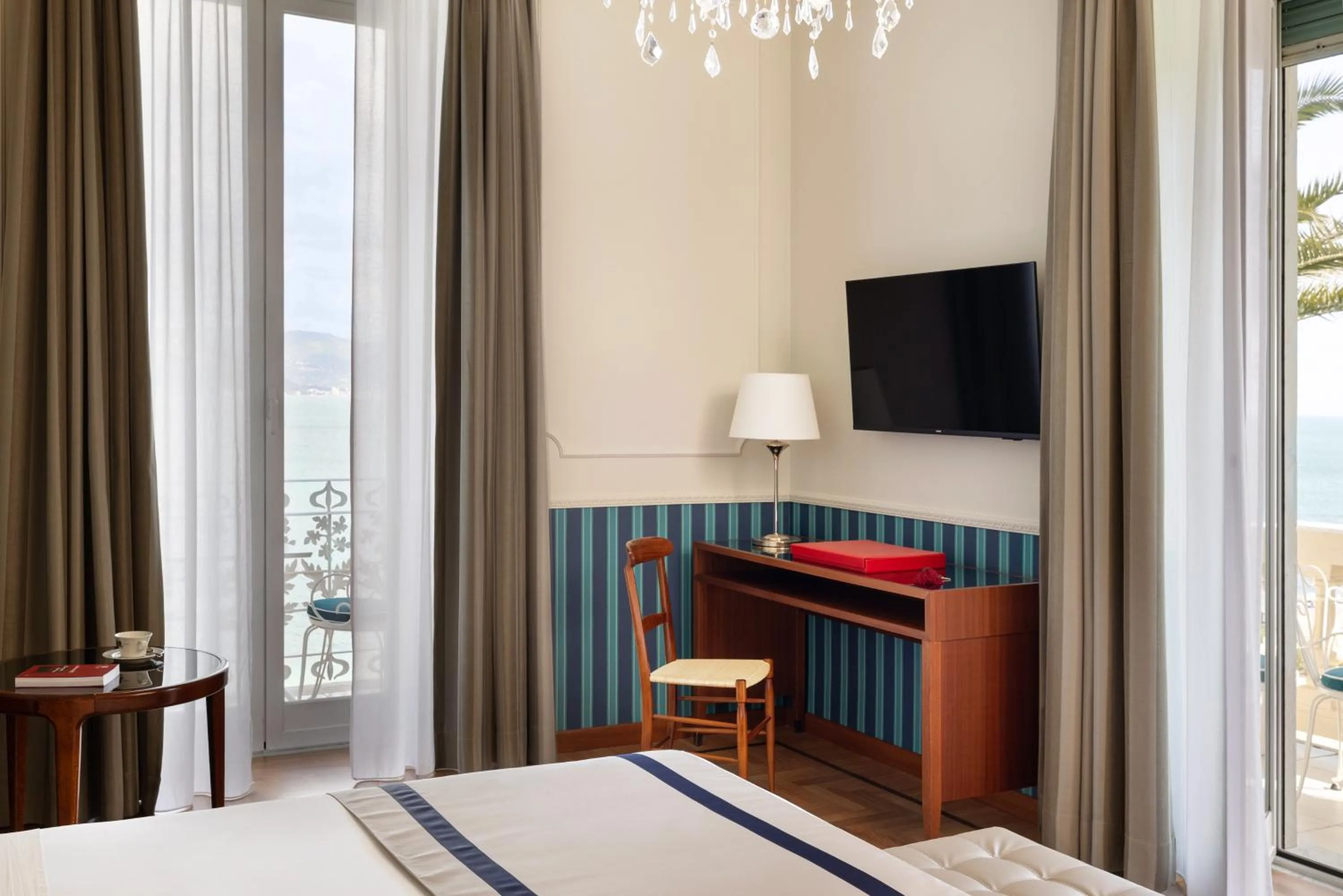 Suite with Balcony and Sea View in Grand Hotel Miramare