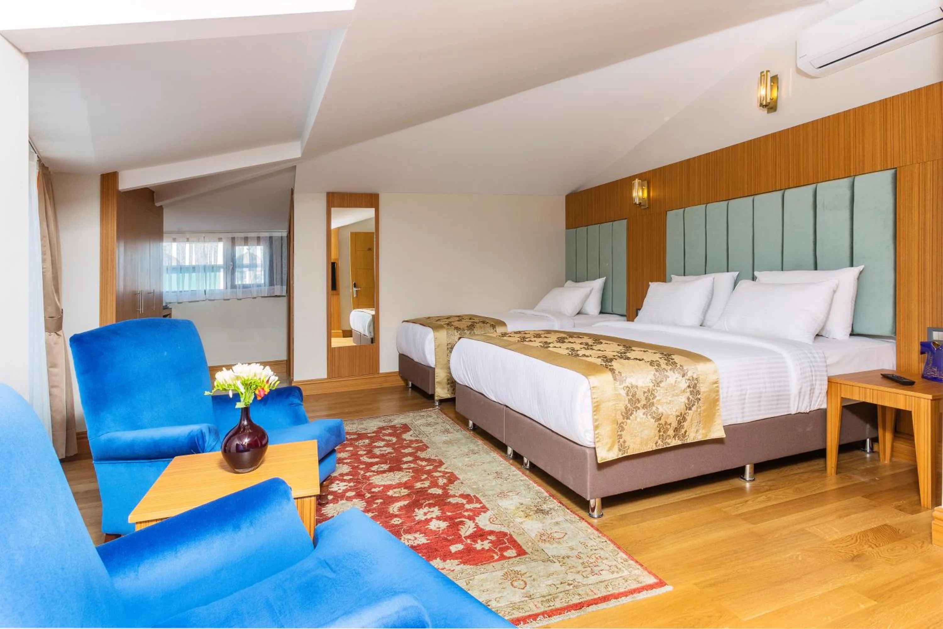 Triple Room with Balcony in Acra Hotel - Special Category