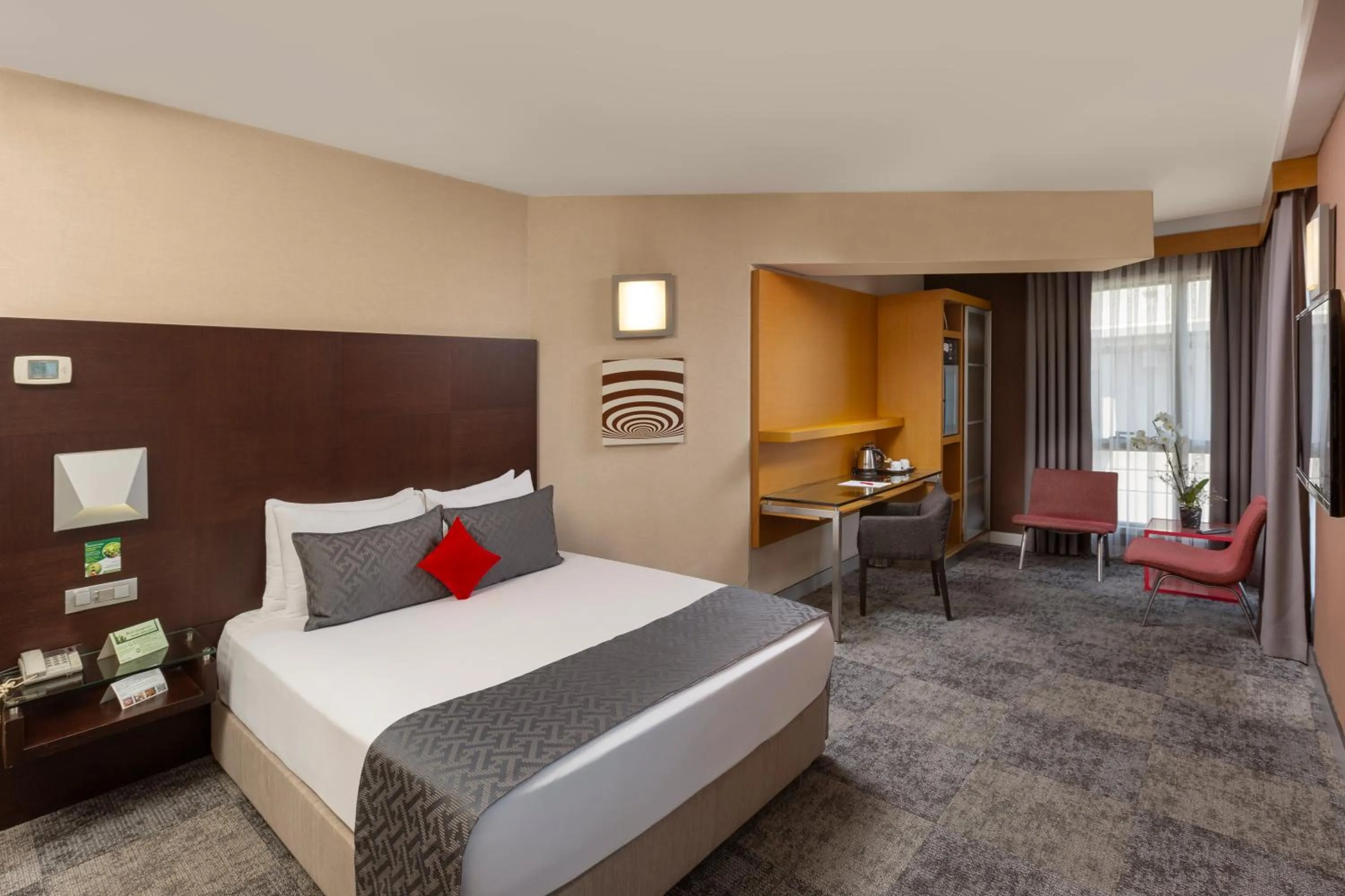 Deluxe Corner Room in Nippon Hotel