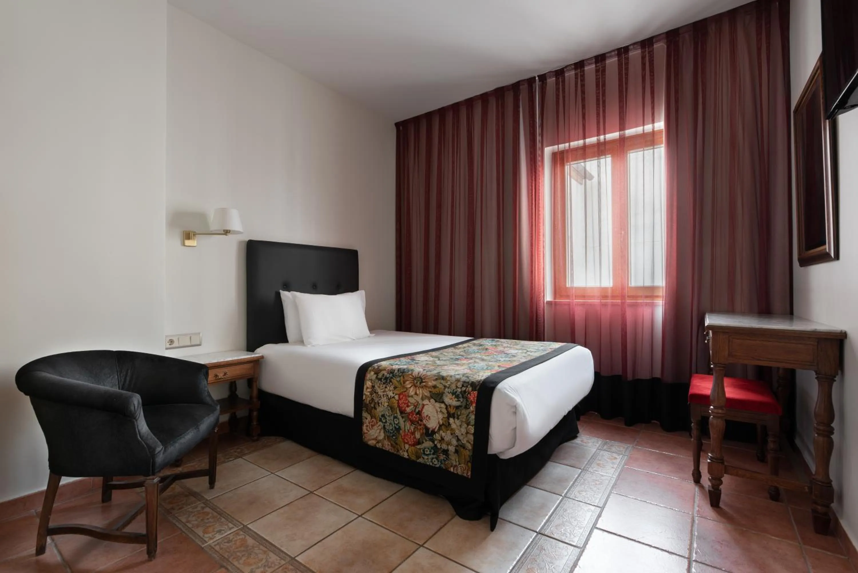 Single Room in Exe Alfonso VIII