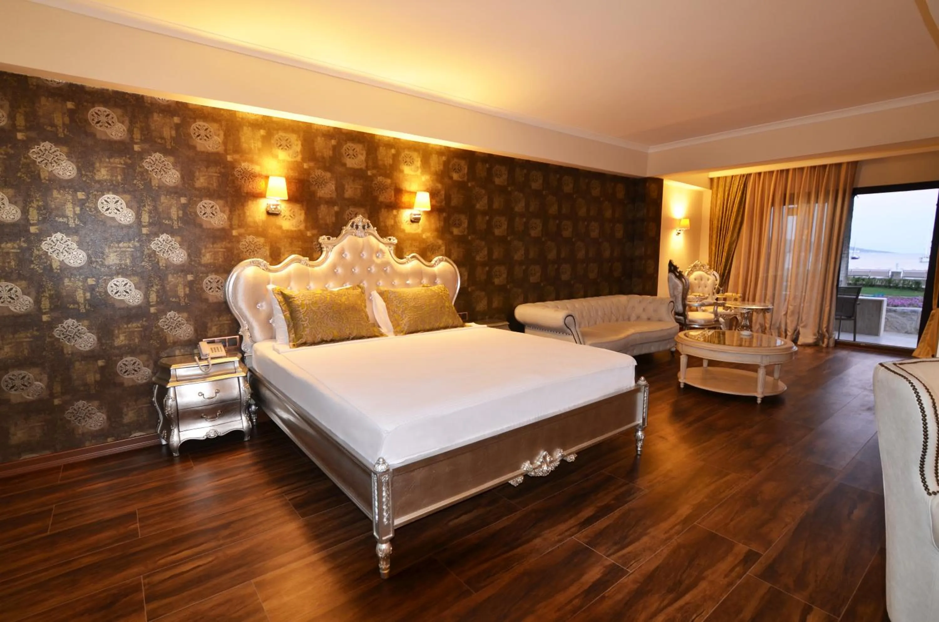 Business Suite in Azka Hotel