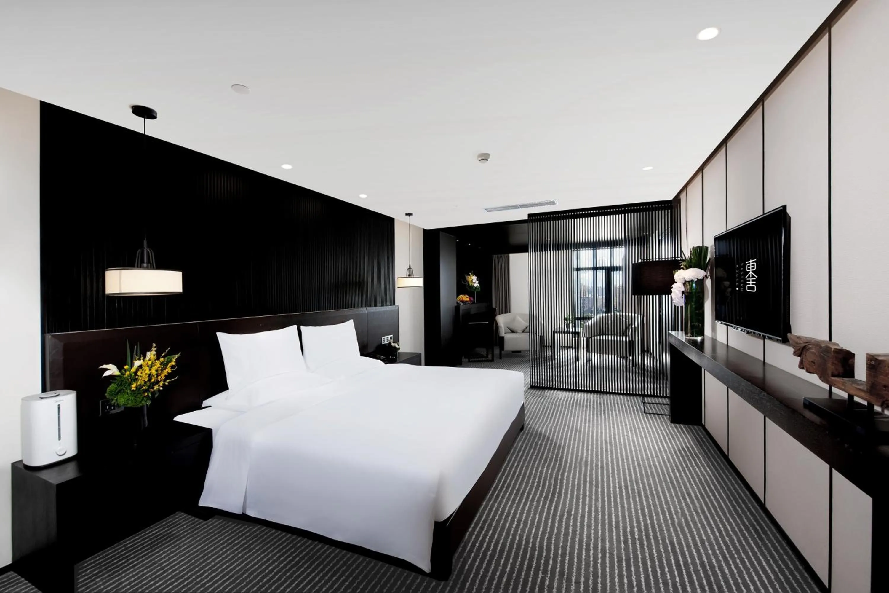 Two-Bedroom Deluxe Suite with One King Bed and Two Double Beds in Eastern House Xi'an