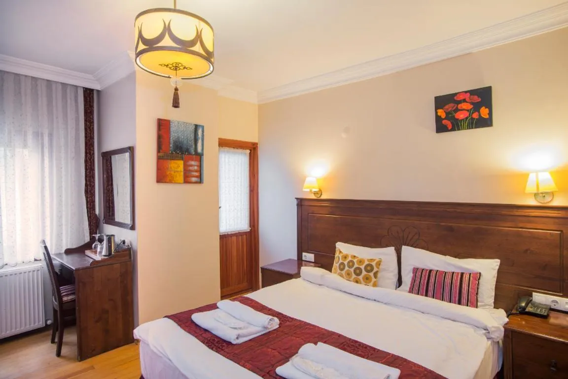 Deluxe Double or Twin Room with Balcony in Berce Apartments