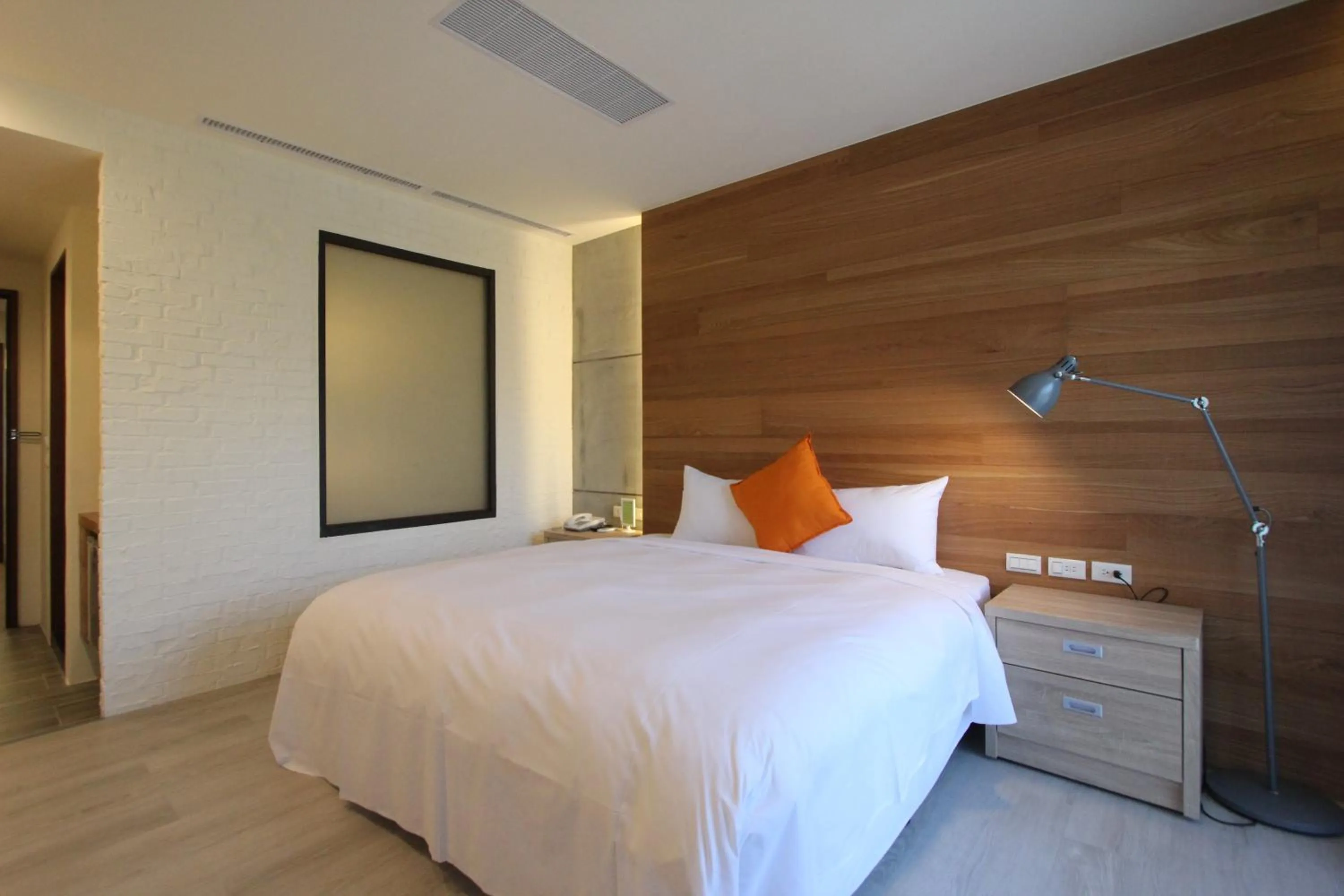 Queen Room with Balcony in Muguang Inn