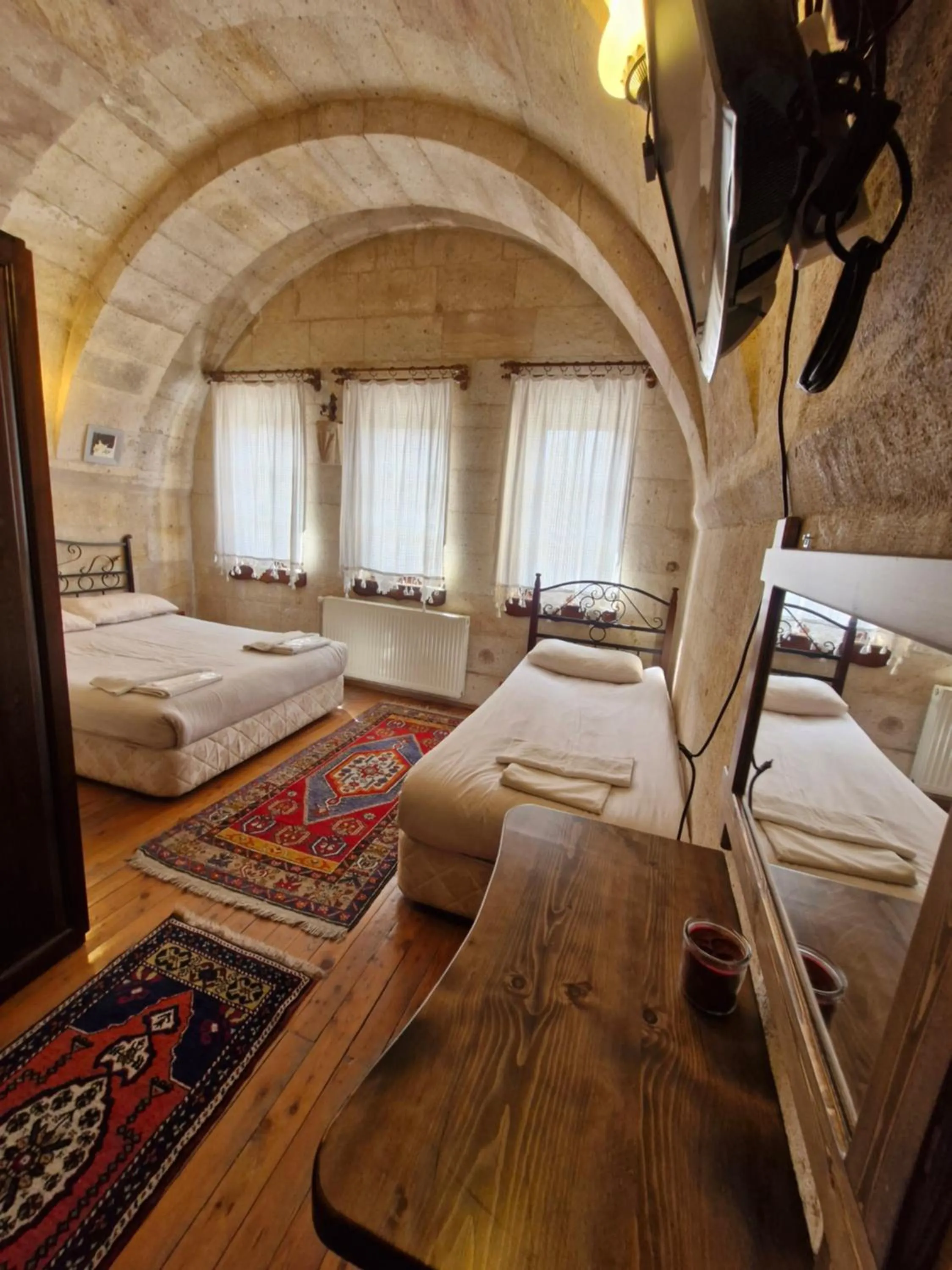 Triple Arch Room in Nature Park Cave Hotel