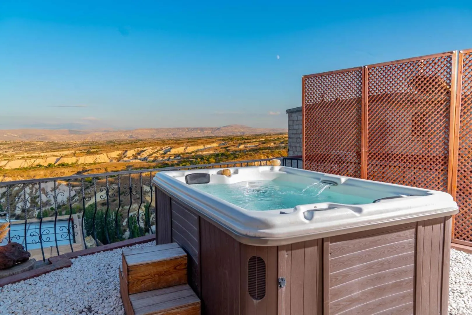 Deluxe Room, Outdoor with Jet Hottub in Taskonaklar