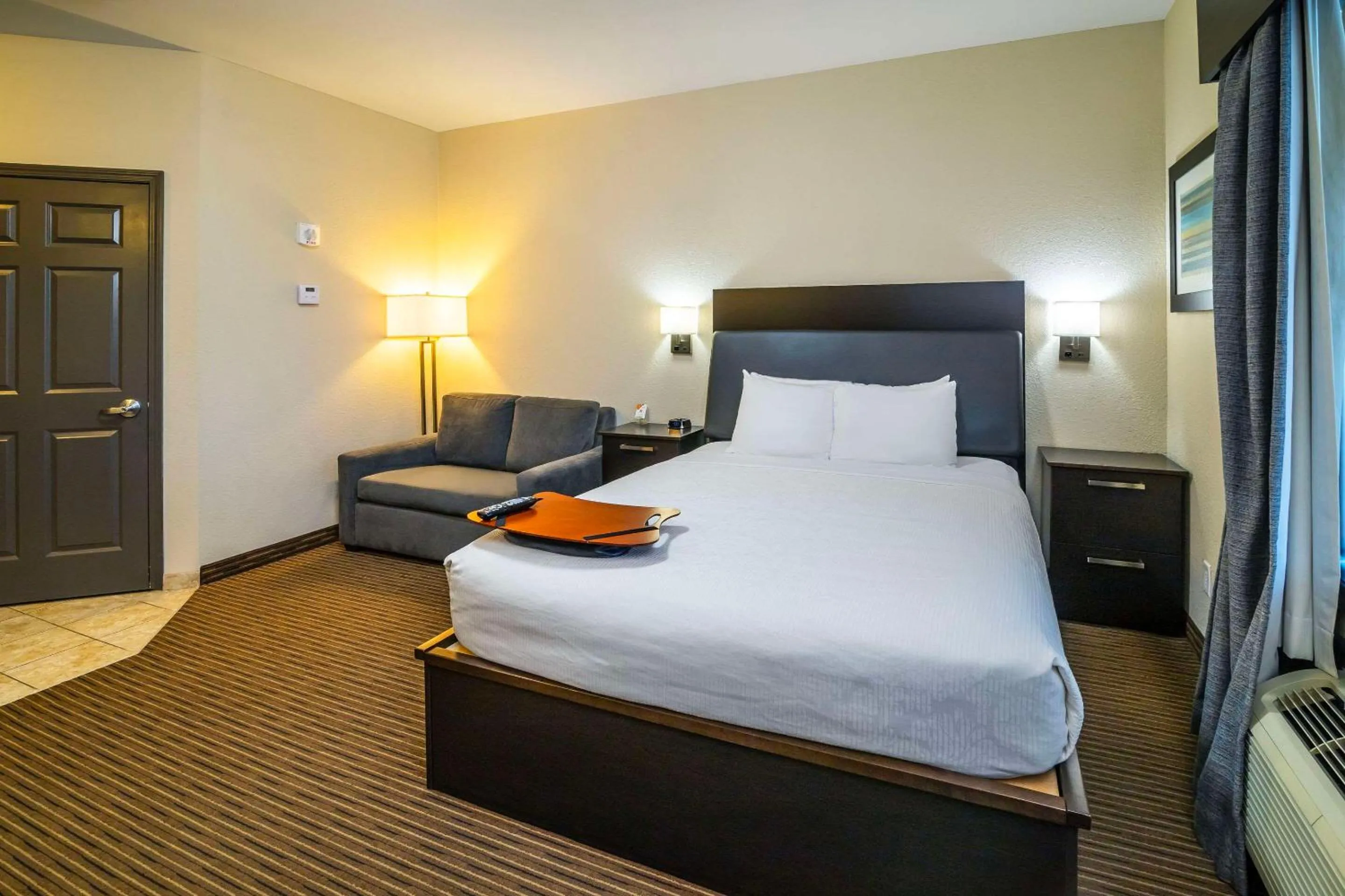 Queen Suite in Quality Inn & Suites