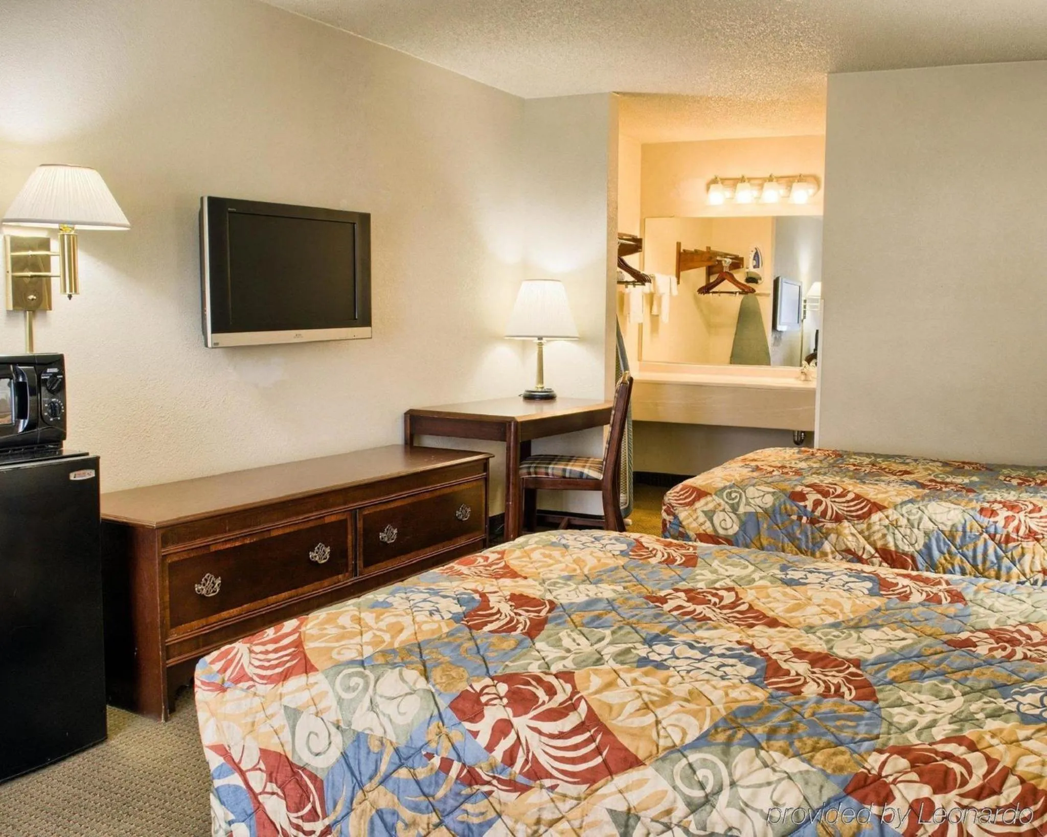 Double Room with Two Double Beds in Rodeway Inn Richmond