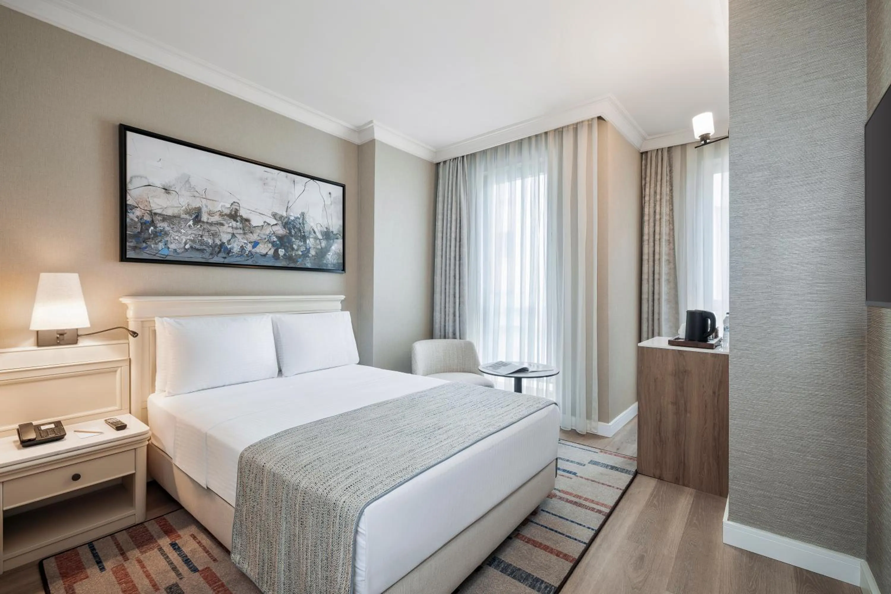 Trendy Room with Queen Size Bed in Elite World Comfy Istanbul Taksim
