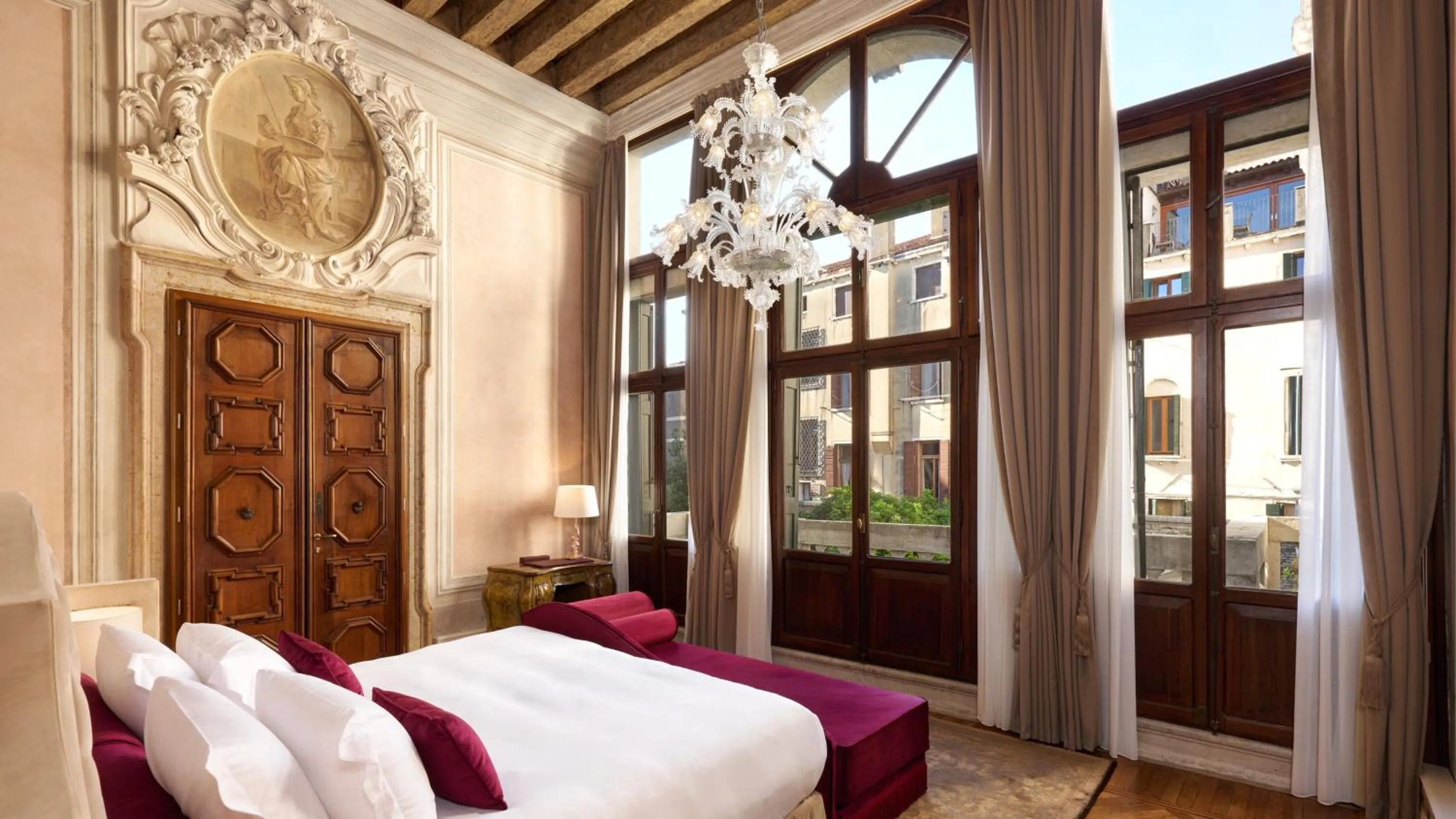 Junior Suite with Garden View in Hotel Palazzo Giovanelli e Gran Canal
