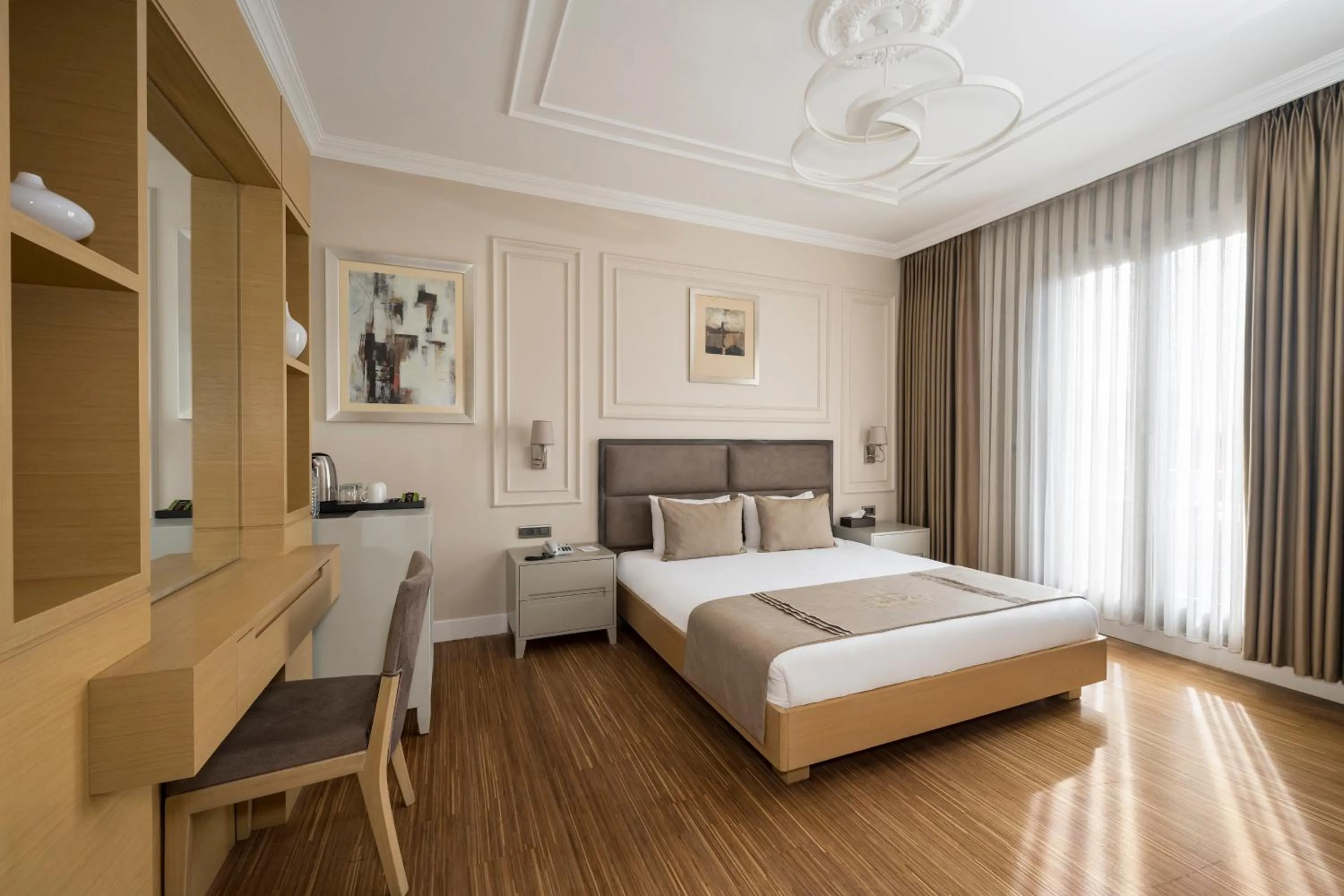 Deluxe Double Room with Sea View in Continental Hotel Pera