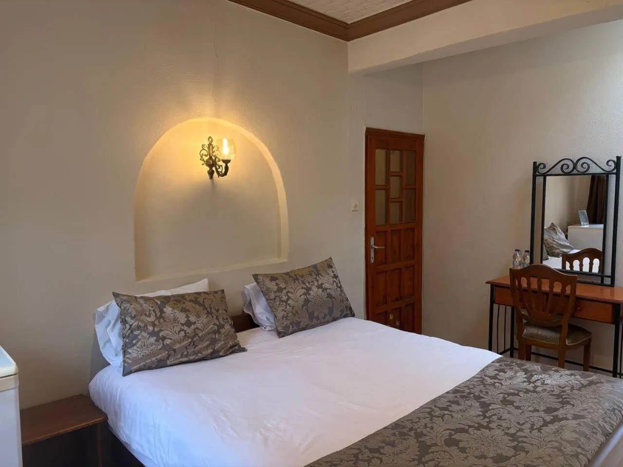 Budget Double Room in Elysee Cave House