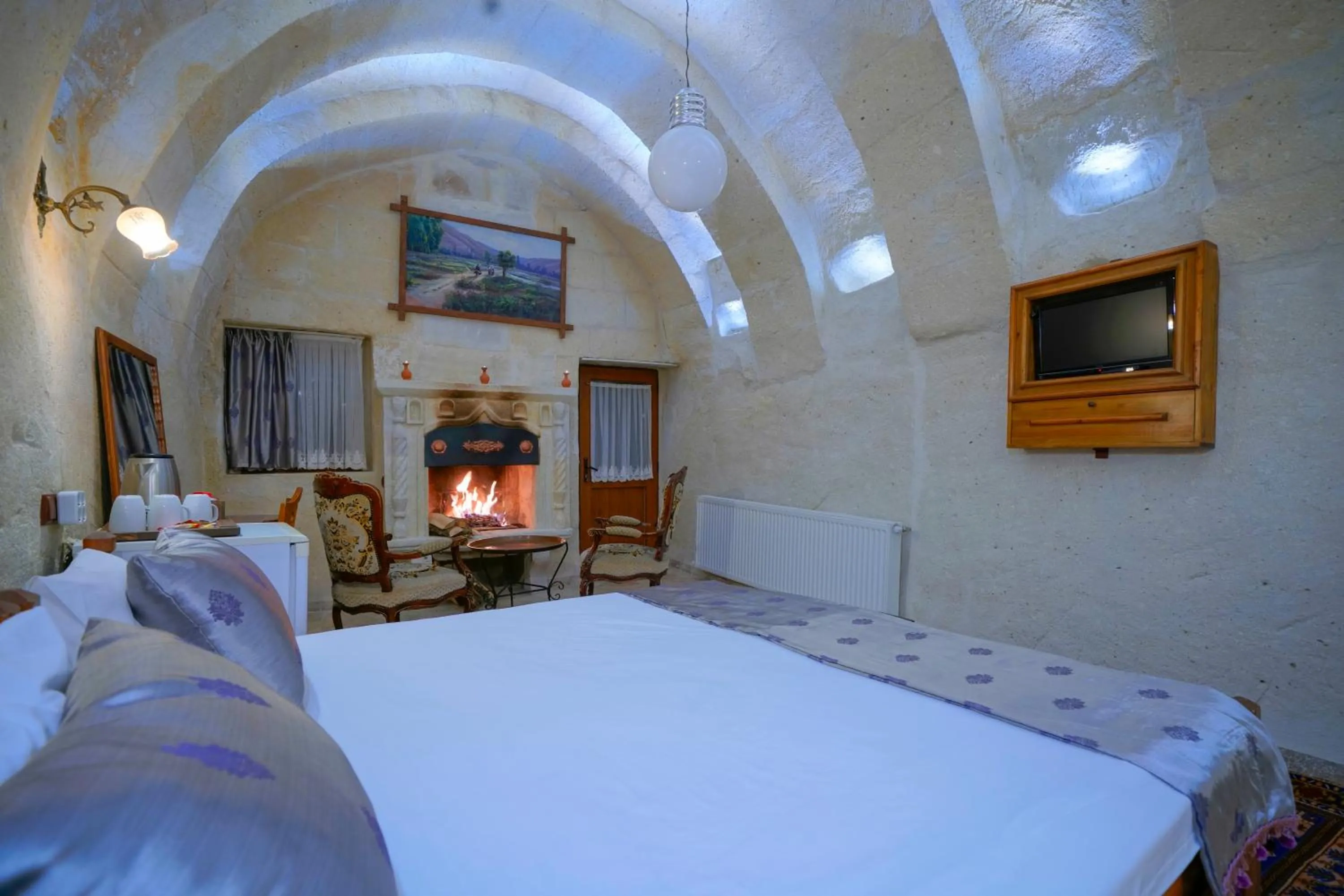 Family Cave Suite with Balcony in Elysee Cave House