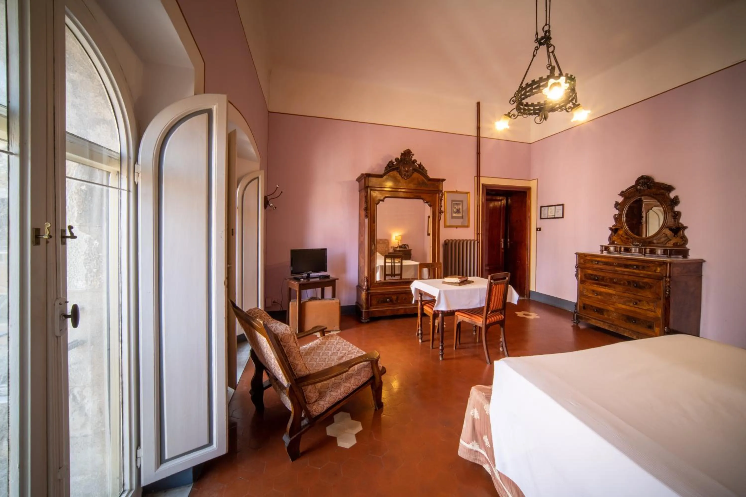 Classic Double or Twin Room in Royal Victoria Hotel