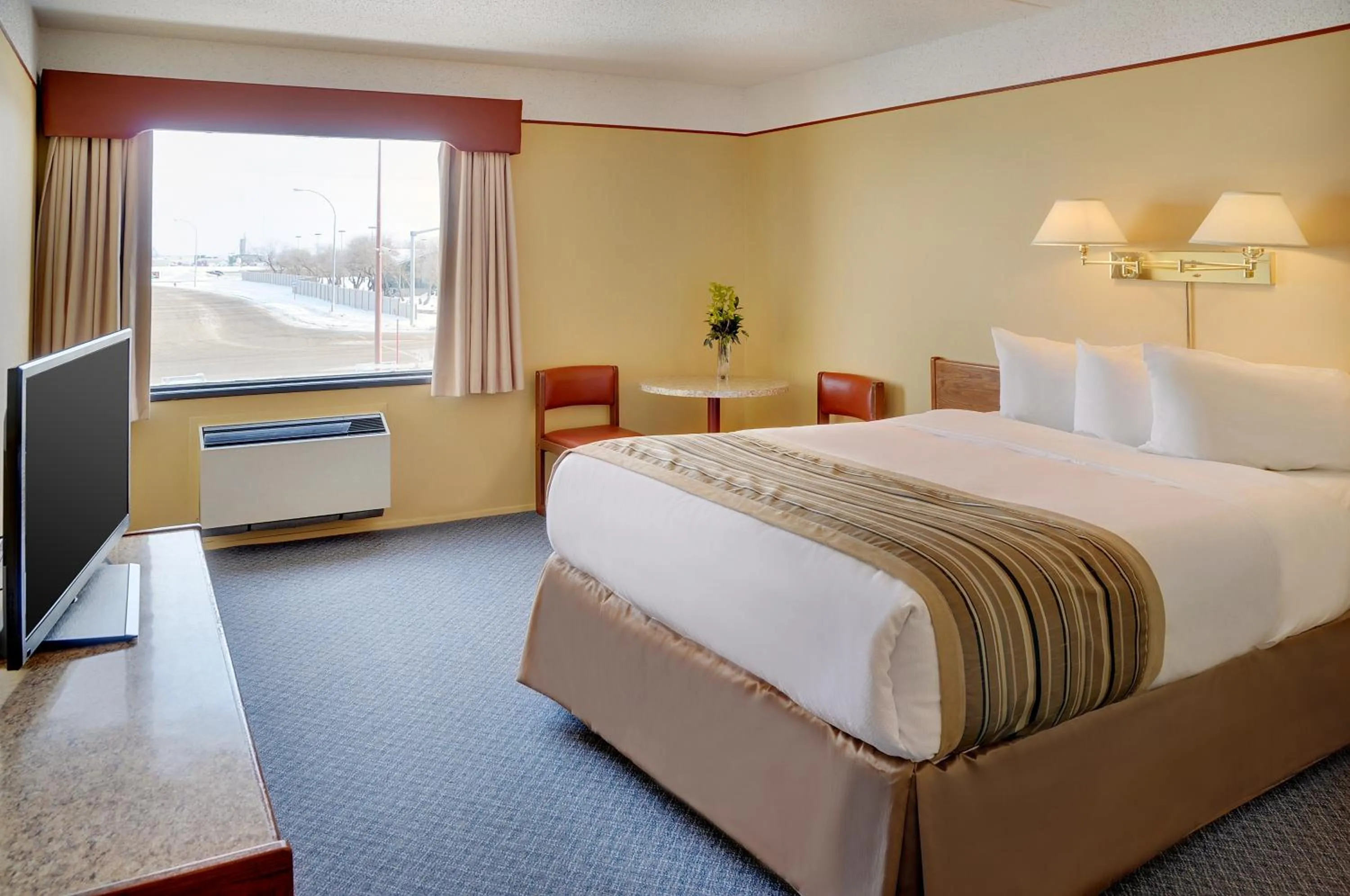 Queen Room in Kindersley Inn