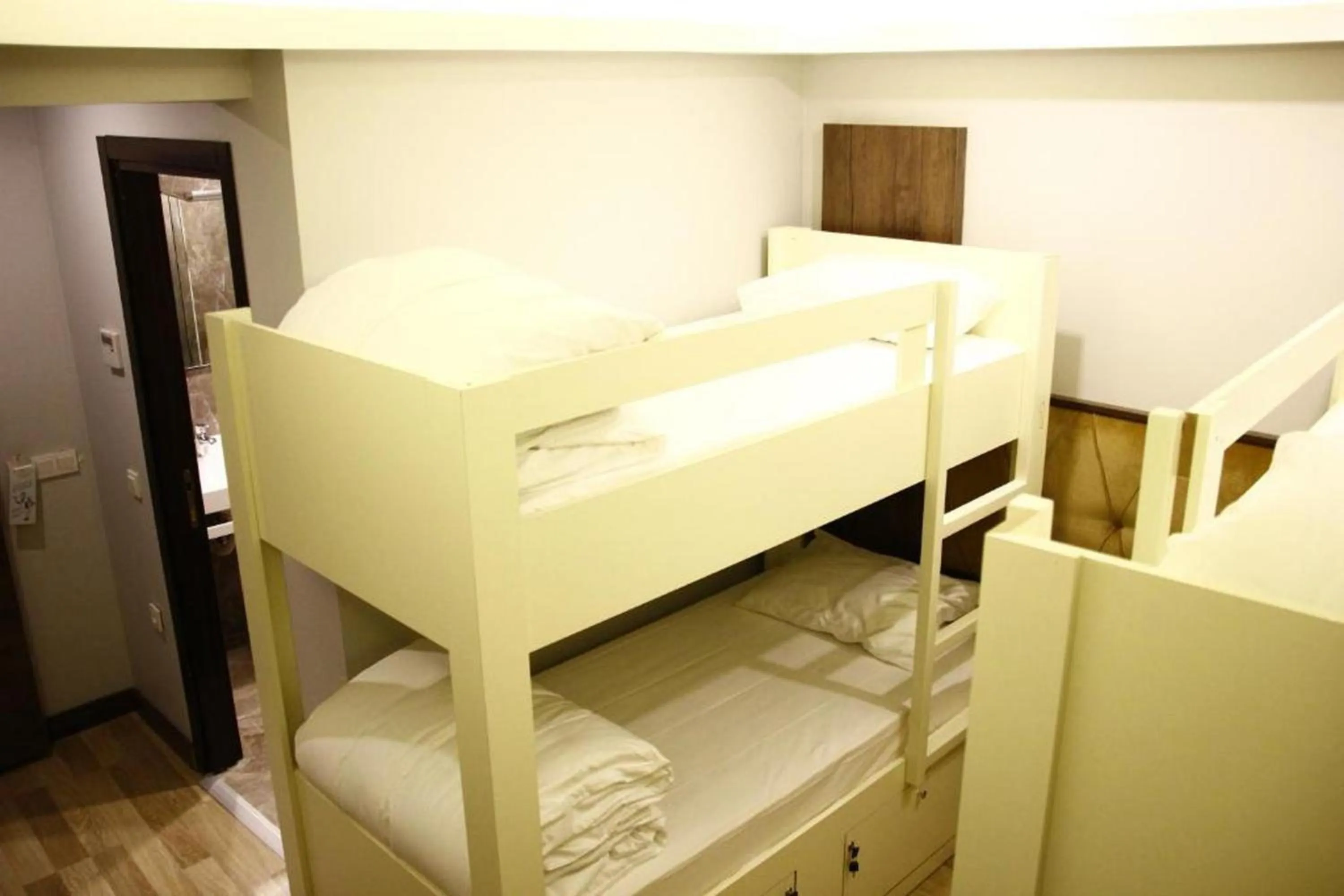 Bed in 4-Bed Mixed Dormitory Room in Bucoleon by Cheers