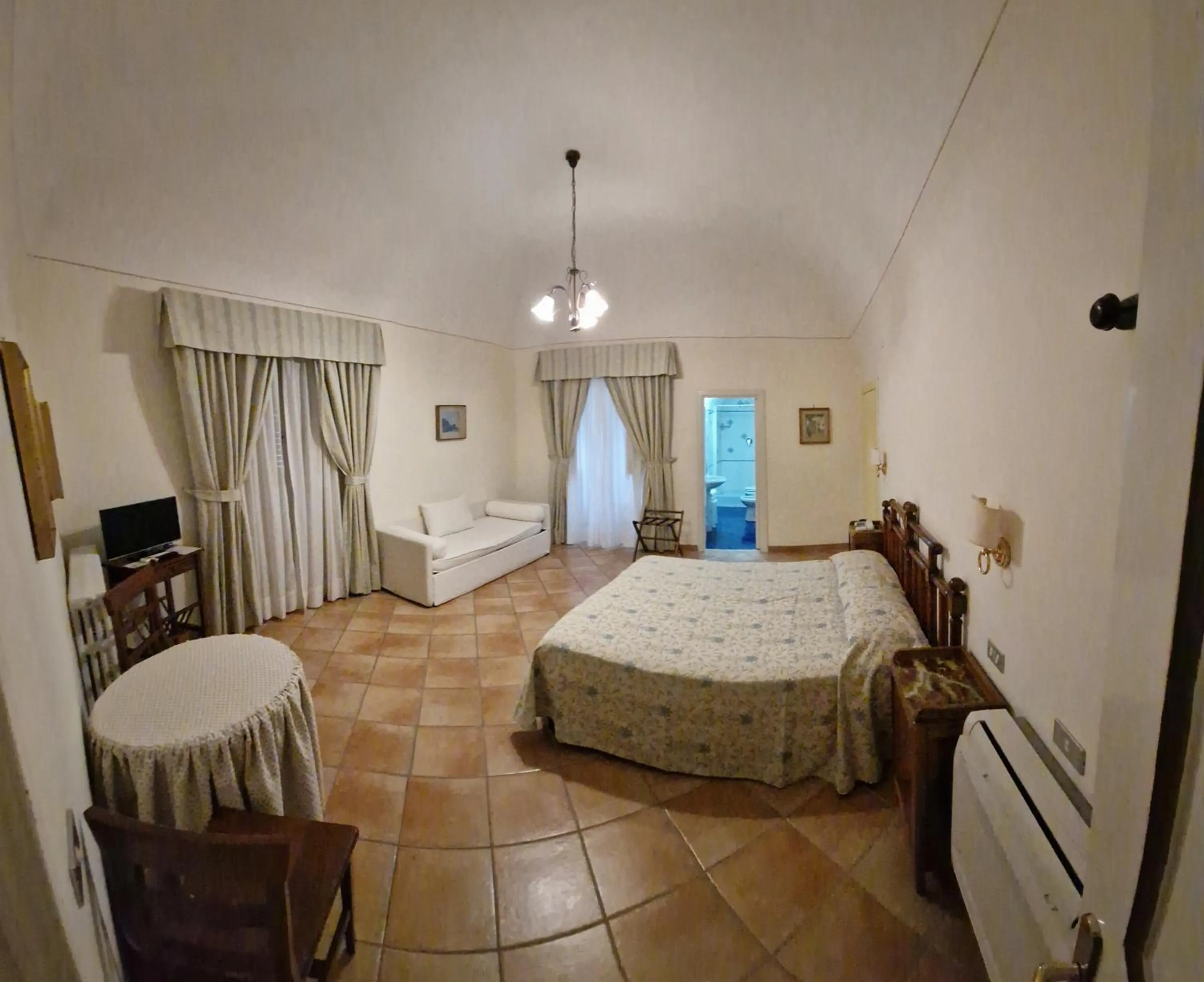 Deluxe Triple Room in Hotel Toro