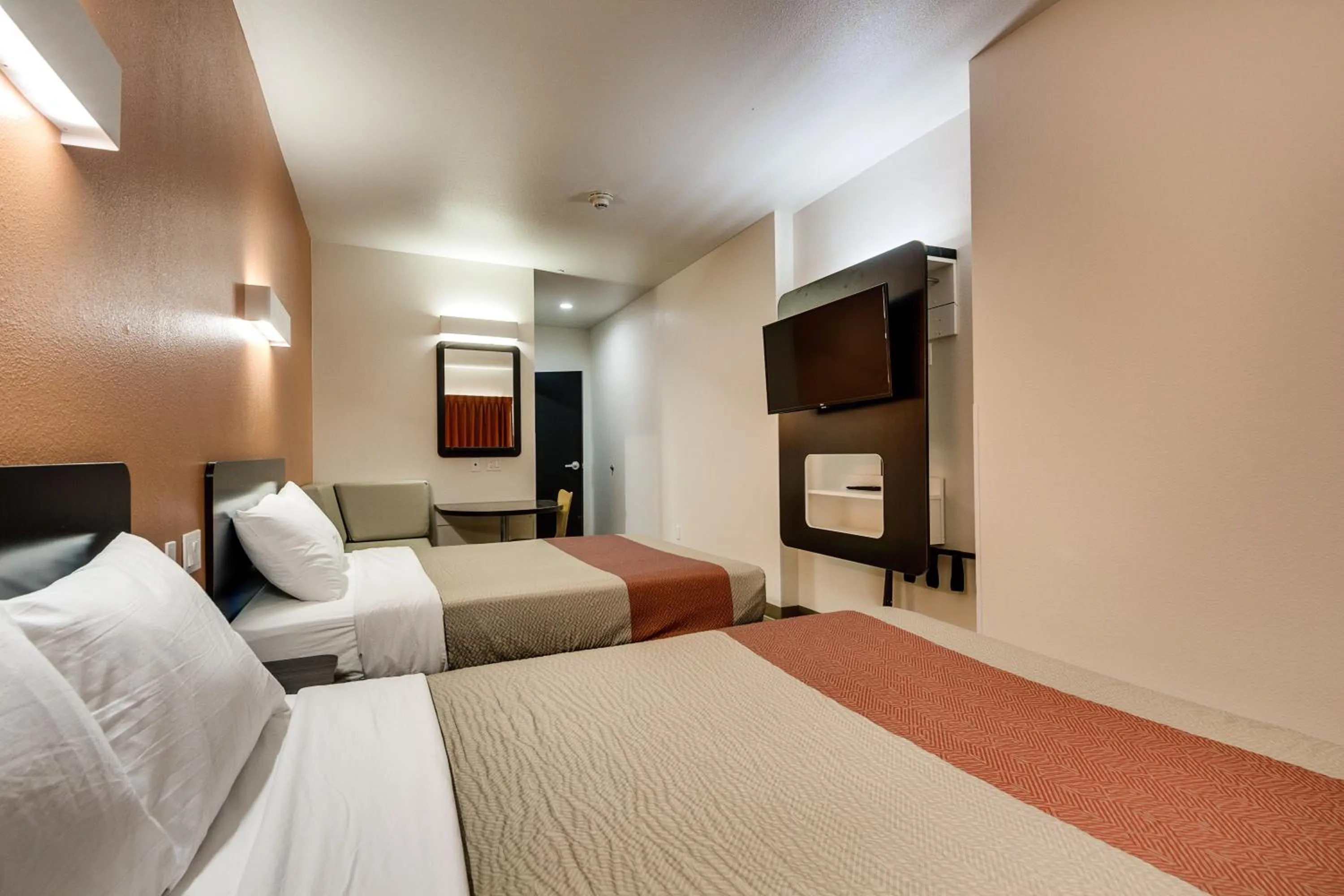 Queen Room with Two Queen Beds - Non-Smoking in Motel 6-Tulsa, OK