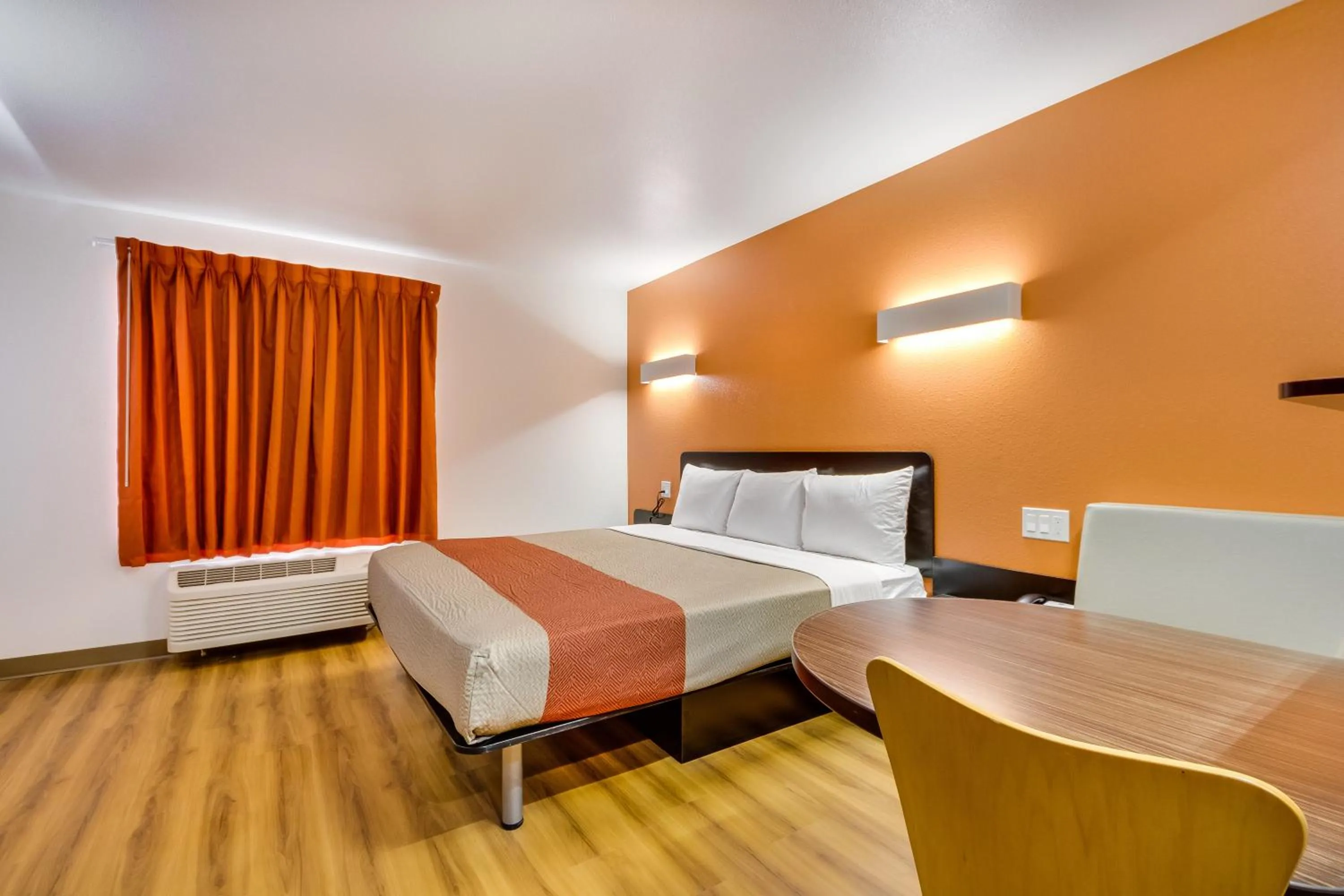 King Room - Non-Smoking in Motel 6-Tulsa, OK