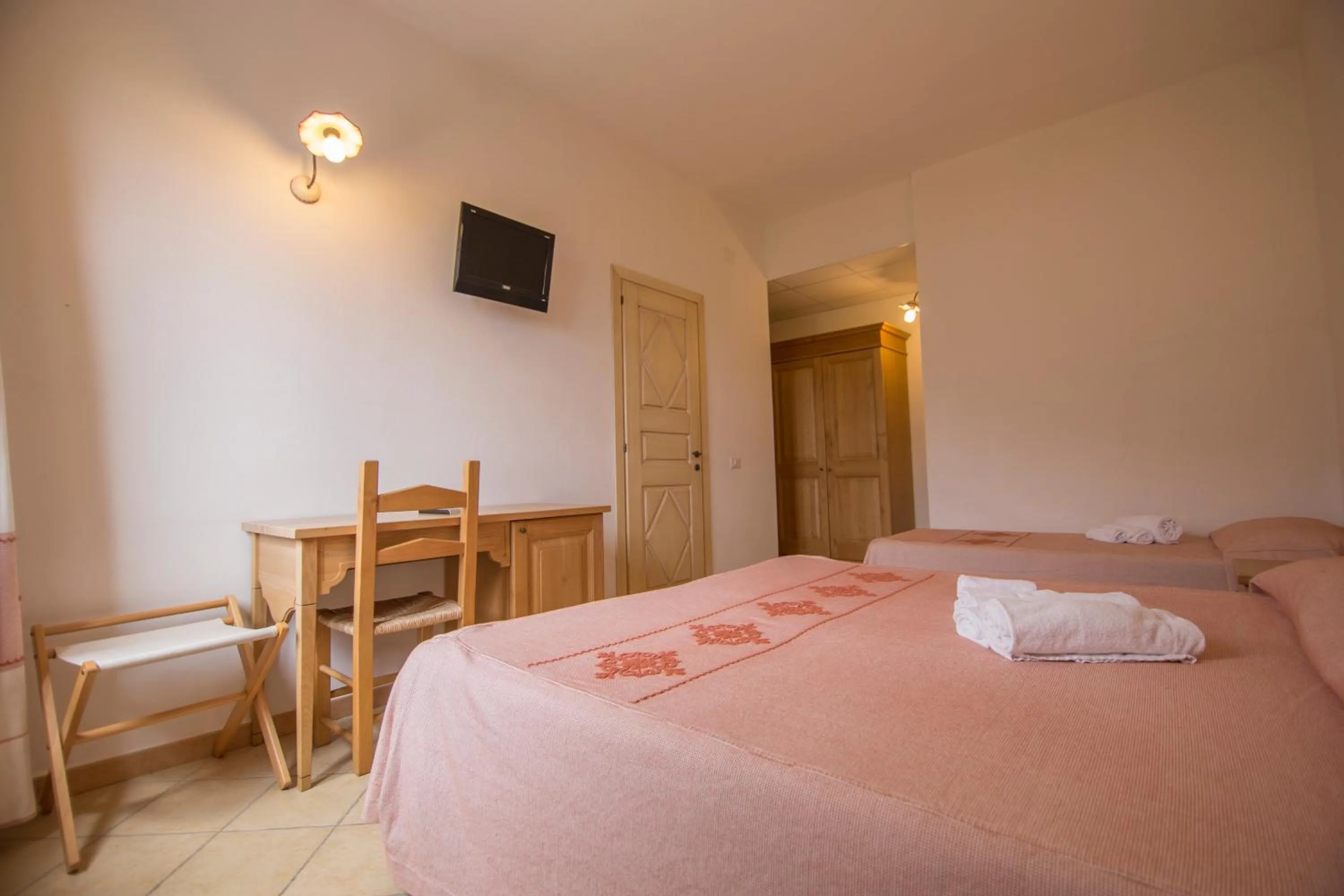 Triple Room in Gorropu Hotel