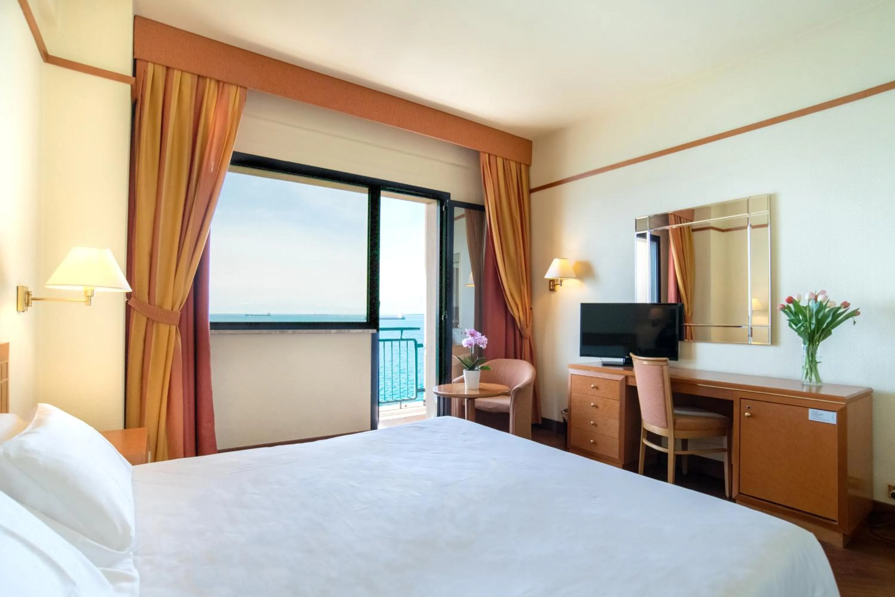 Double Room with Sea View in Hotel Delfino Taranto