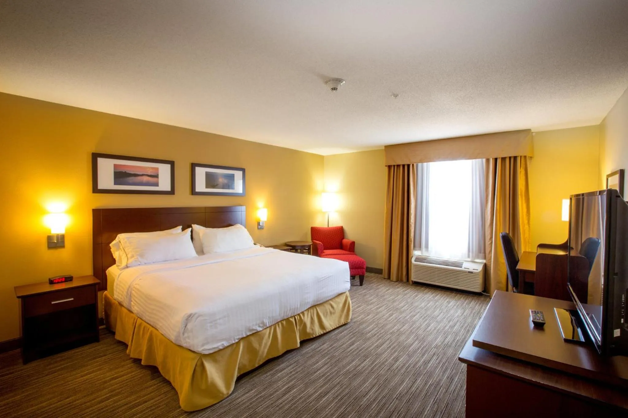 Standard King Room with Mobility Accessible Roll-In Shower in Holiday Inn Express Stellarton-New Glasgow by IHG