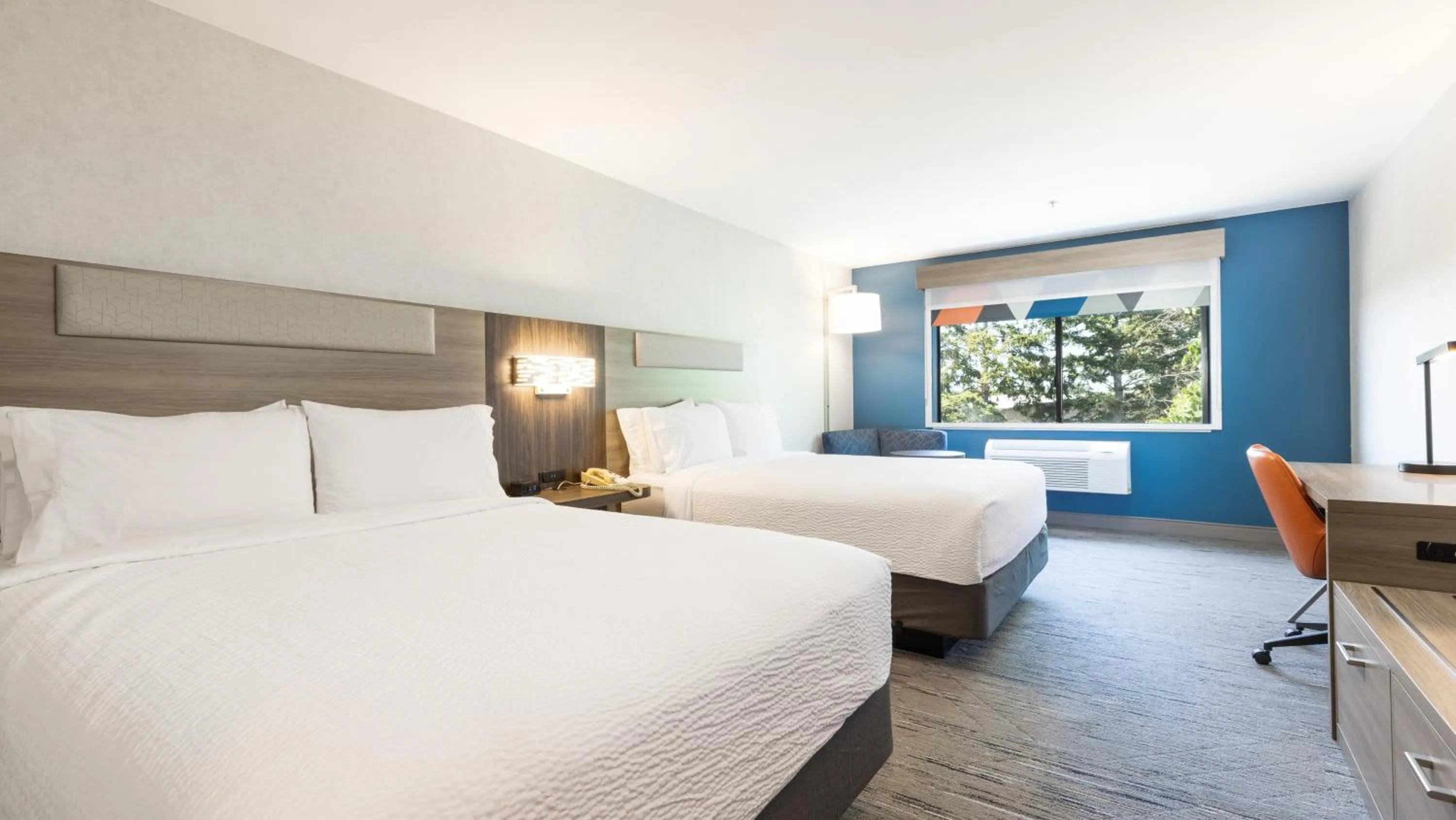 Standard Queen Room with Two Queen Beds and Extra Floor Space in Holiday Inn Express Bellingham by IHG