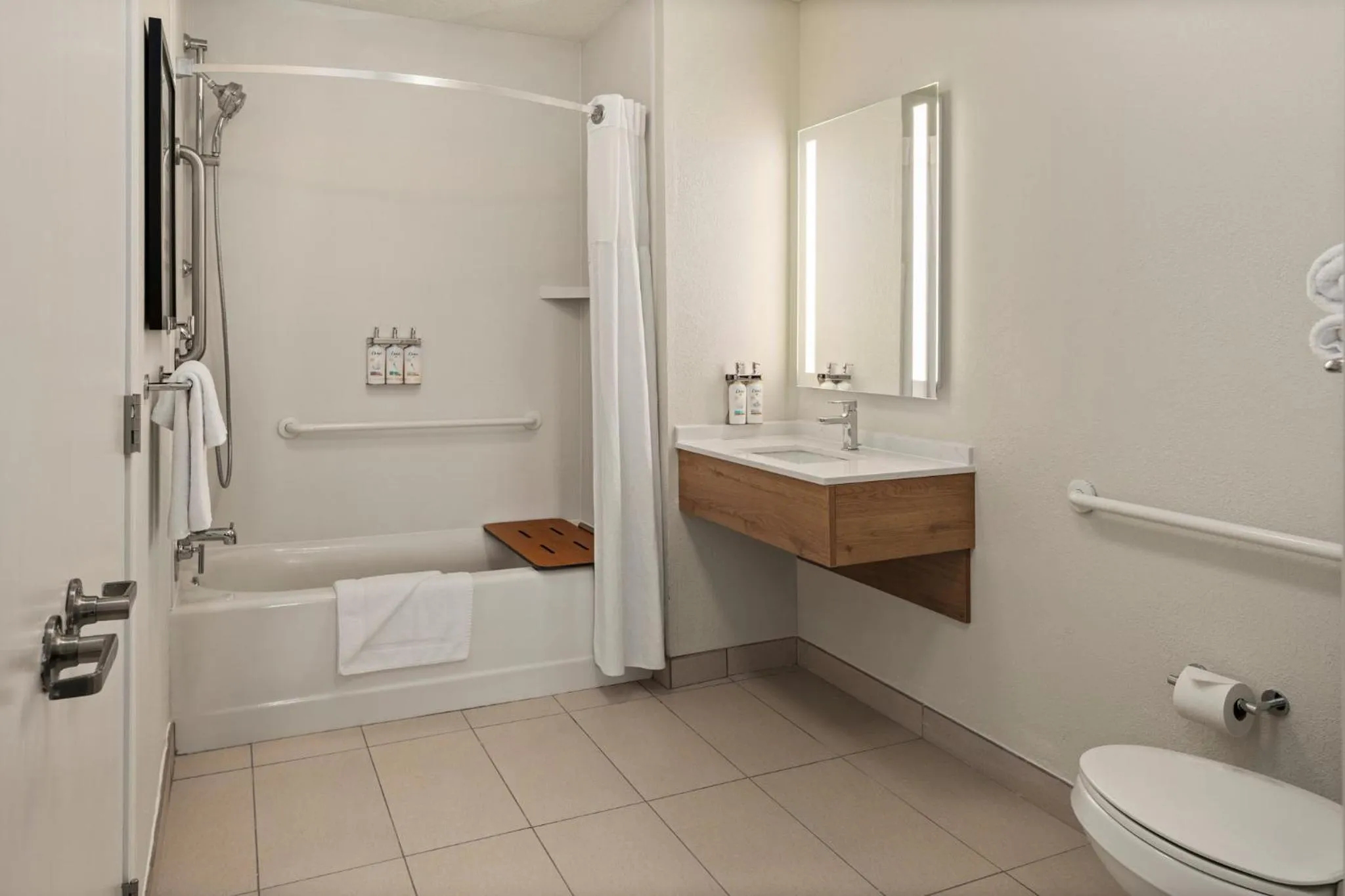 One-Bedroom Queen Room with Mobility Accessible Tub - Non-Smoking in Staybridge Suites Minneapolis-Maple Grove by IHG