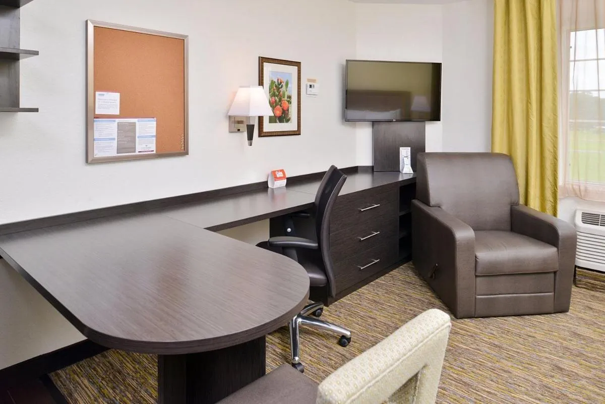 Queen Room - Hearing Accessible - Non-Smoking in Candlewood Suites Beaumont by IHG