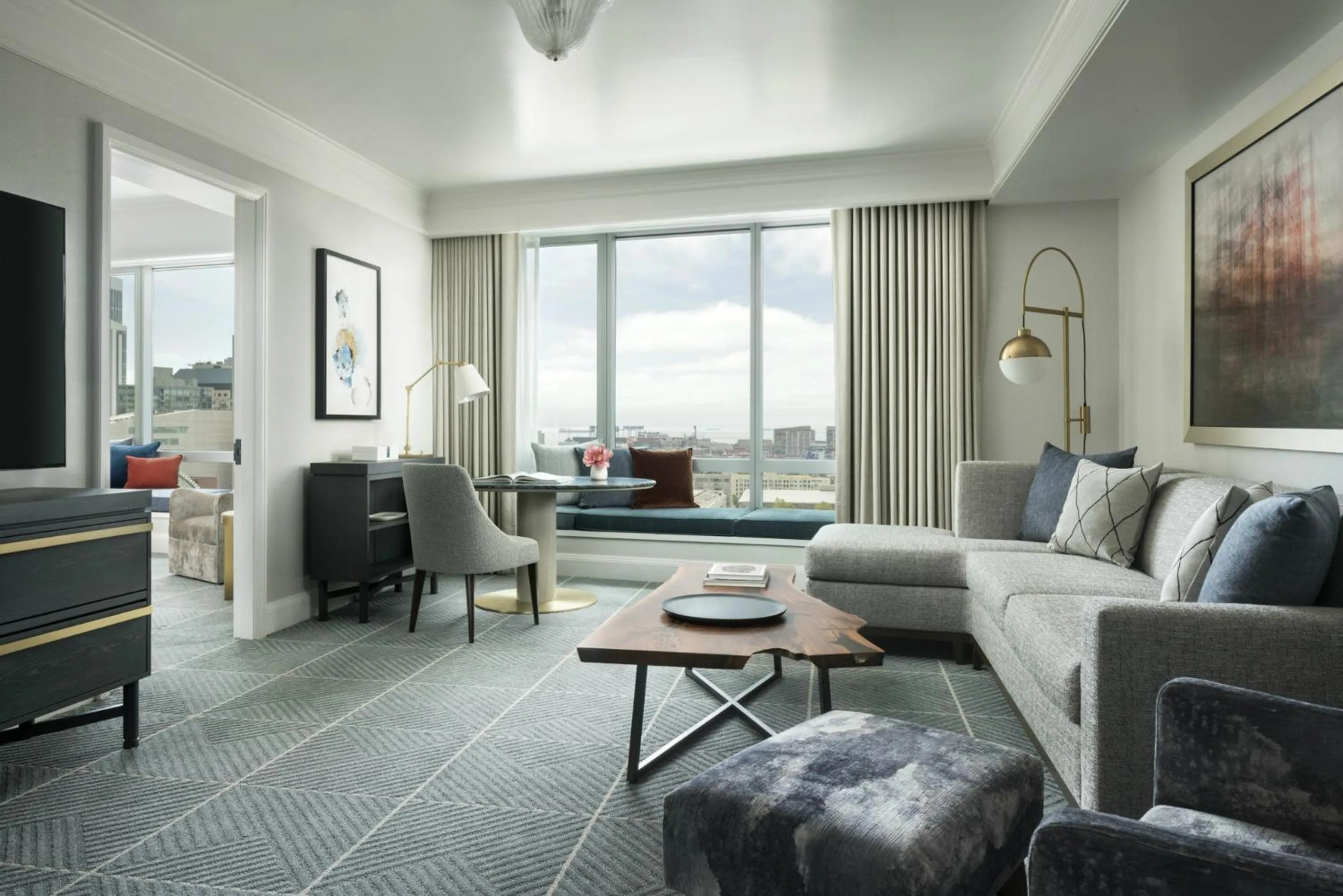 Superior Executive Accessible Suite in Four Seasons Hotel San Francisco