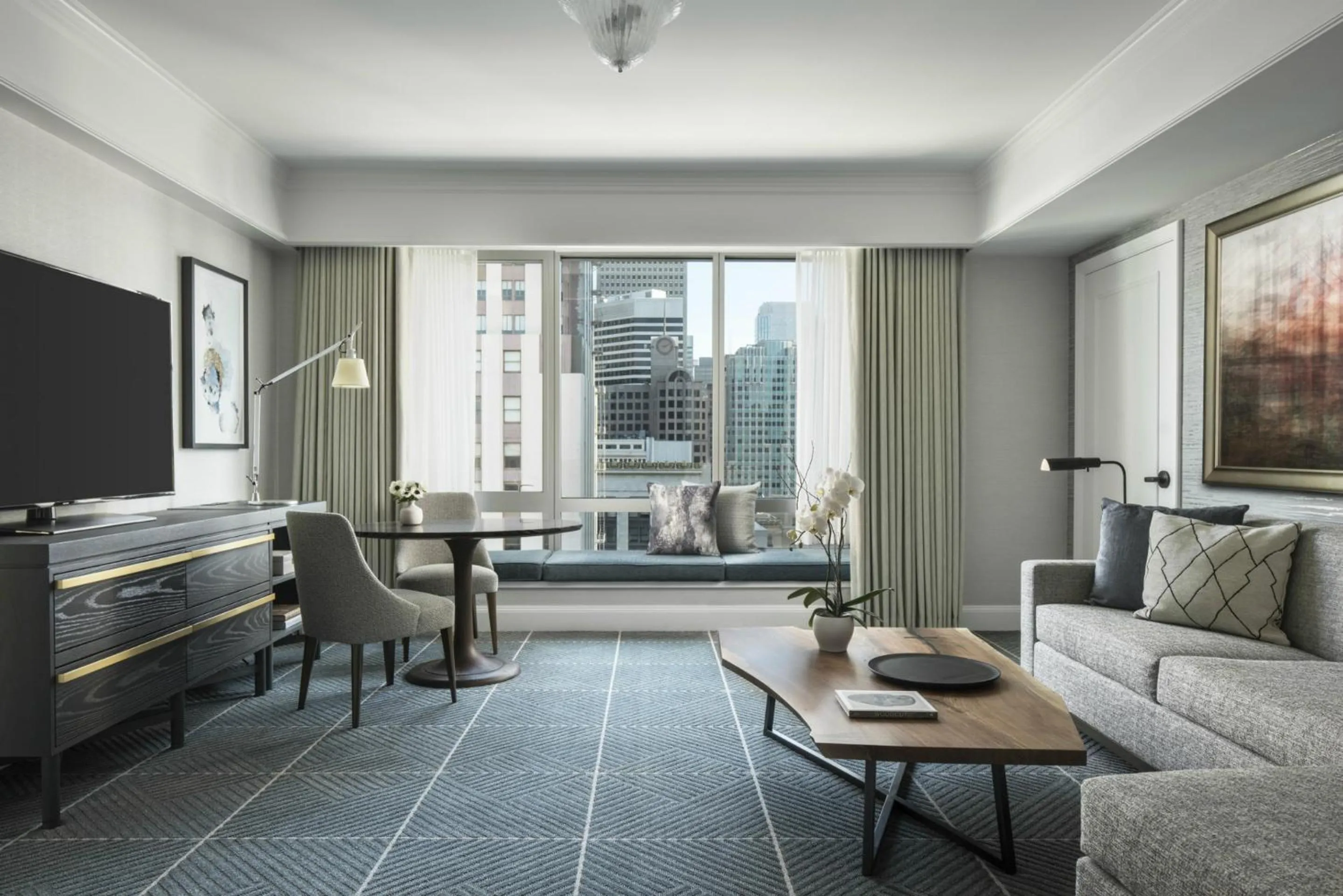 Deluxe One-Bedroom Suite in Four Seasons Hotel San Francisco