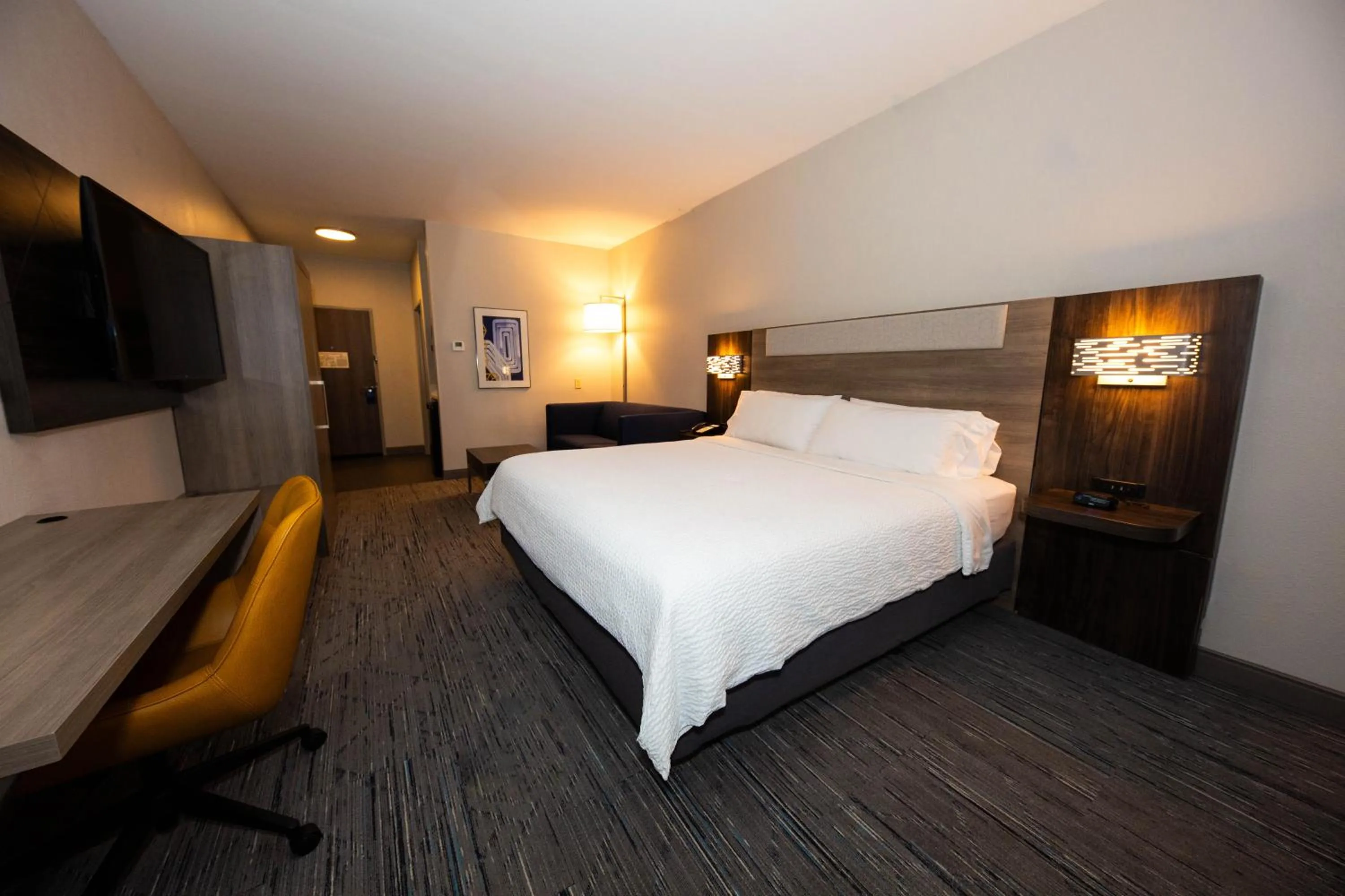 One-Bedroom King Suite with Sofa Bed in Holiday Inn Express - Canyon by IHG