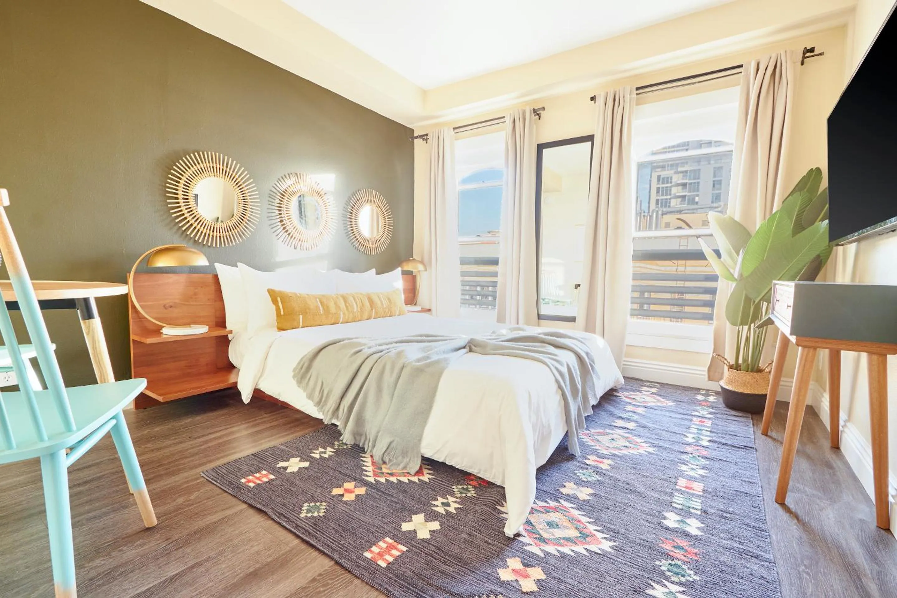 Queen Studio (Self Check-in with Virtual Front Desk) in Sonder The Marin