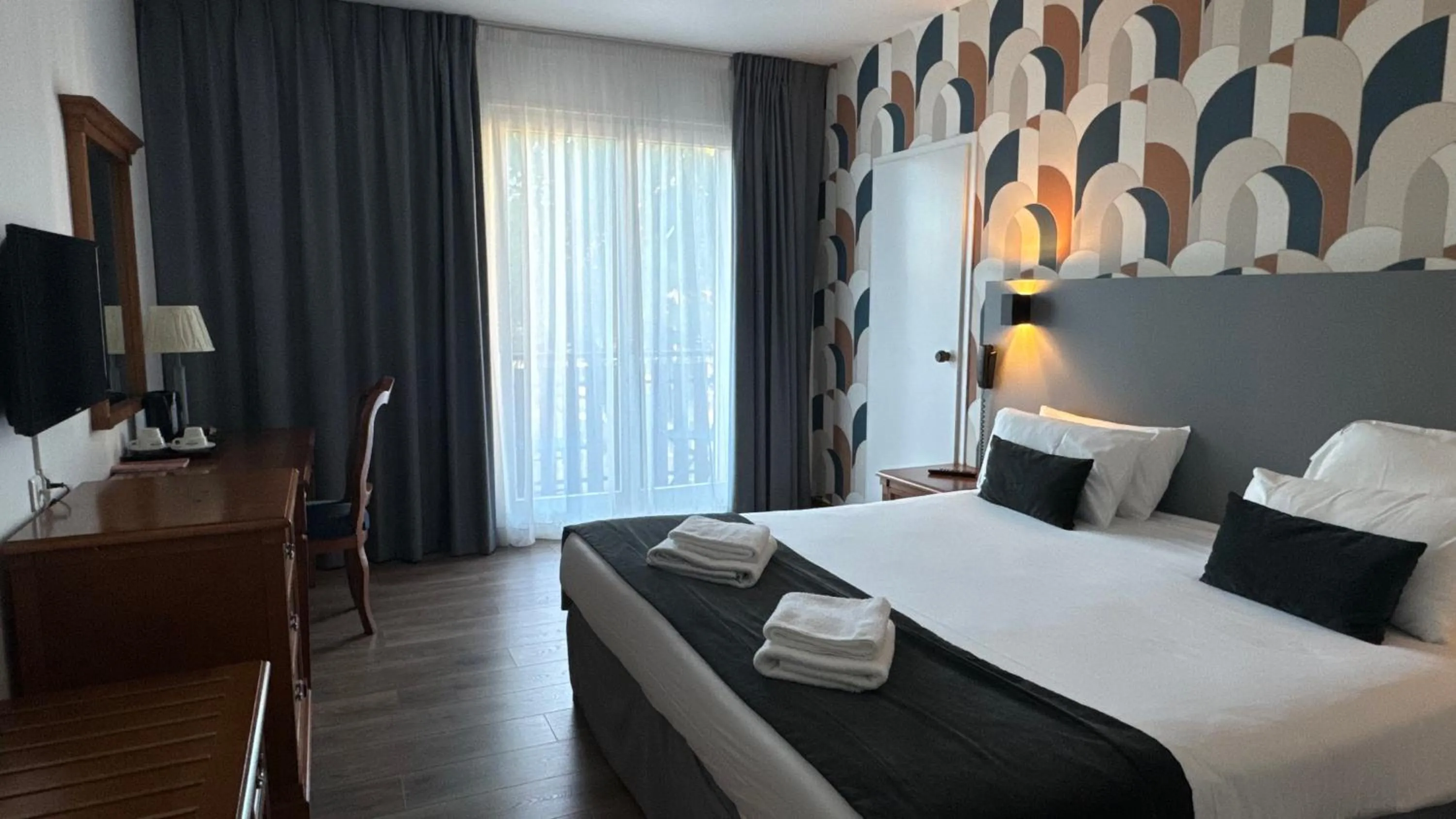 Queen Room with Balcony in Hotel Le Bourgogne