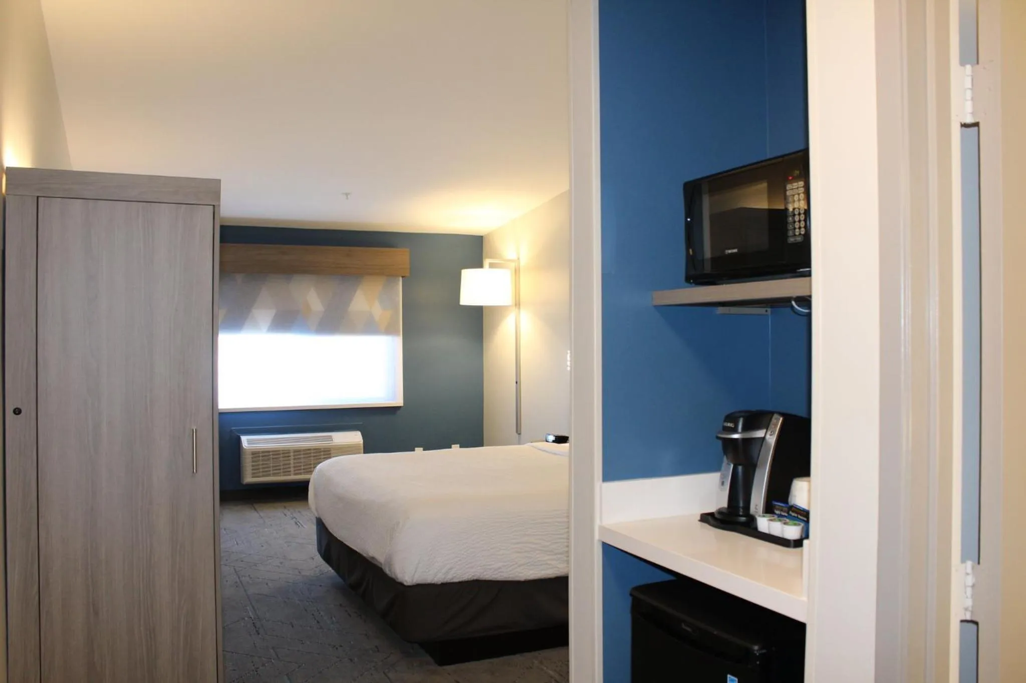 Standard King Room in Holiday Inn Express Bakersfield by IHG