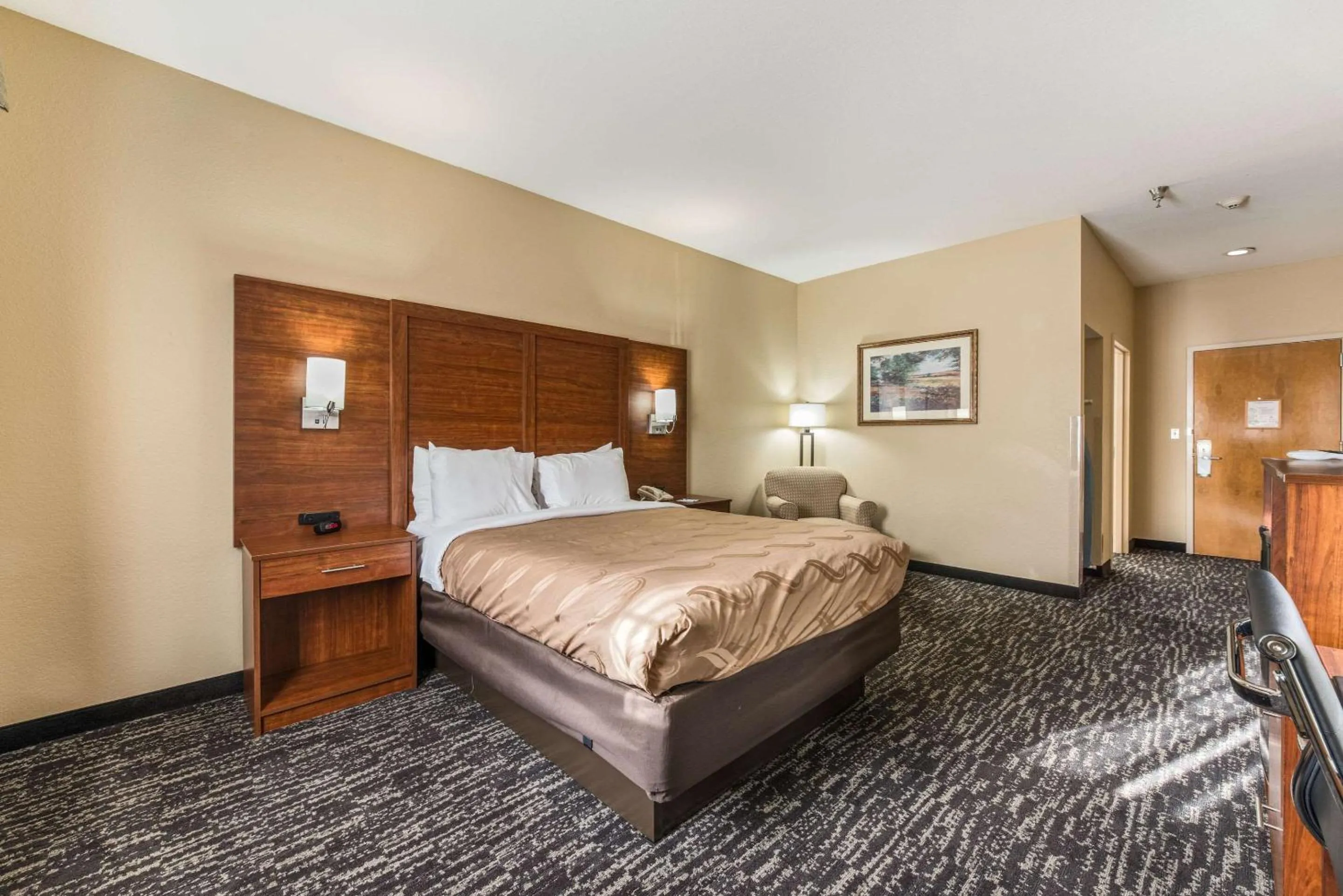 Queen Room - Accessible/Non-Smoking in Quality Inn & Suites Hendersonville - Flat Rock
