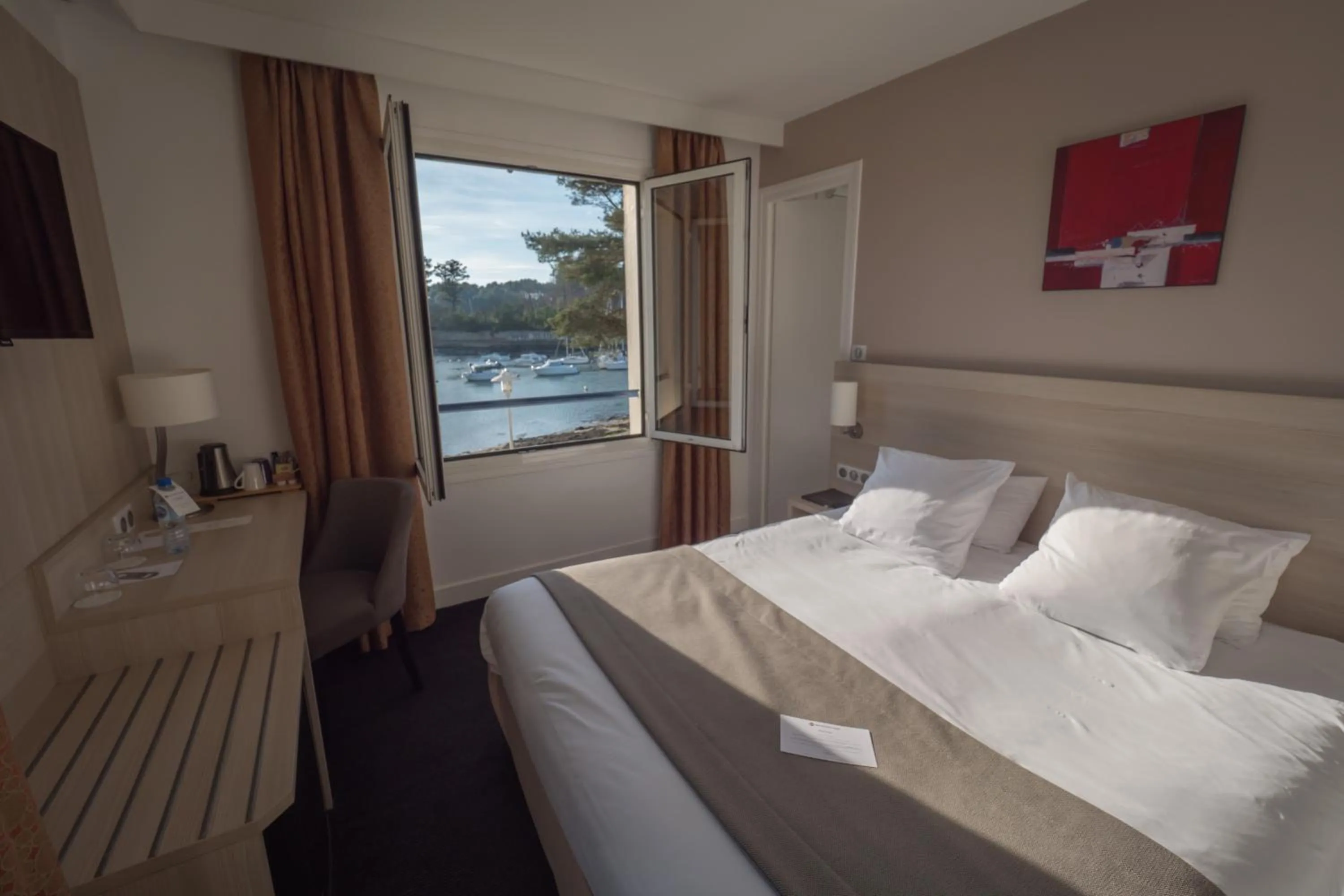 Superior Queen Room with Sea View - Non-Smoking in Best Western Plus Le Roof Vannes Bord de Mer