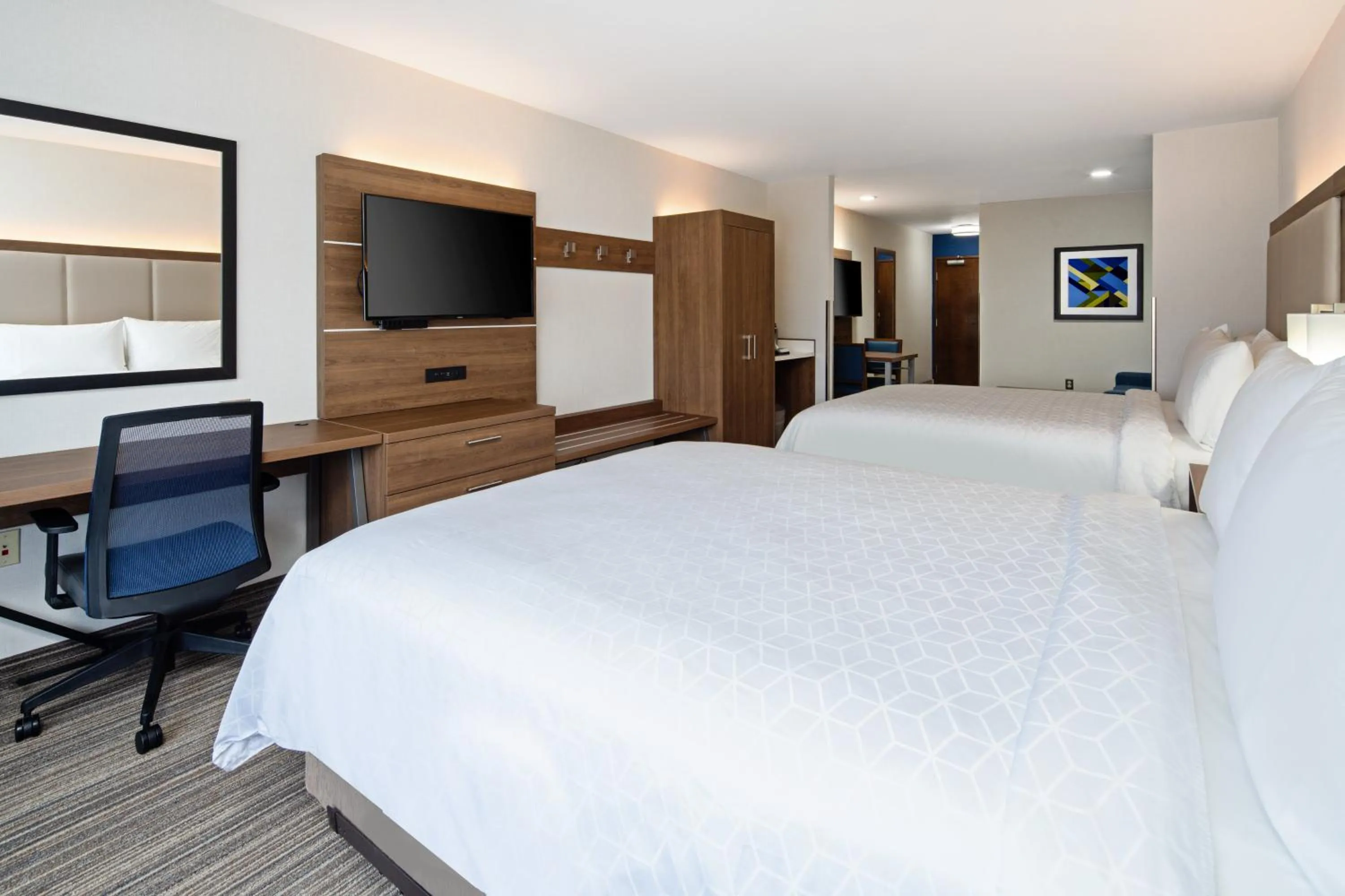 Standard Queen Room with Two Queen Beds and Mobility Accessible Tub in Holiday Inn Express Hotel & Suites Atascadero by IHG
