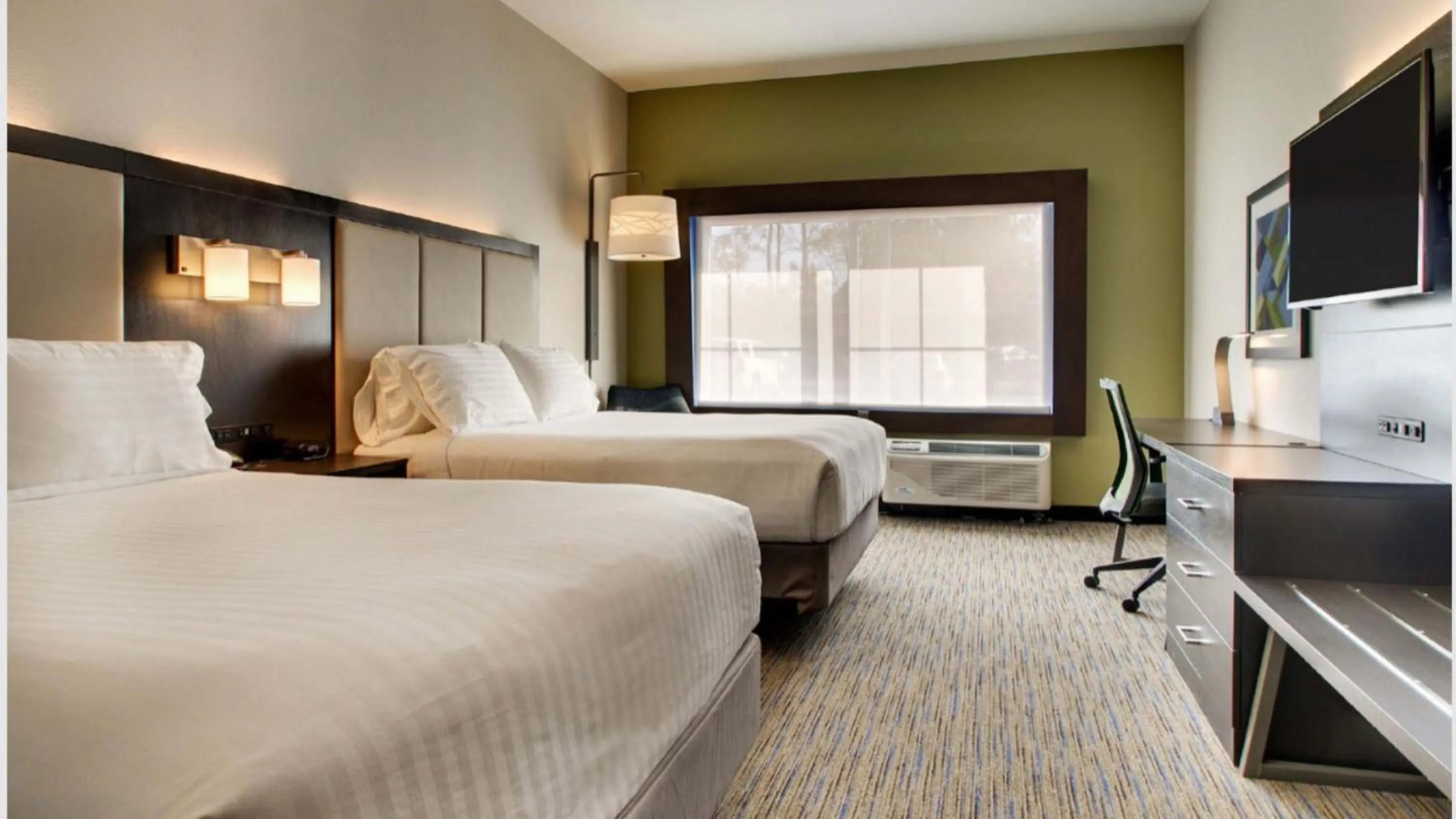 Standard Room with Two Queen Beds in Holiday Inn Express Hotel & Suites Atascadero by IHG