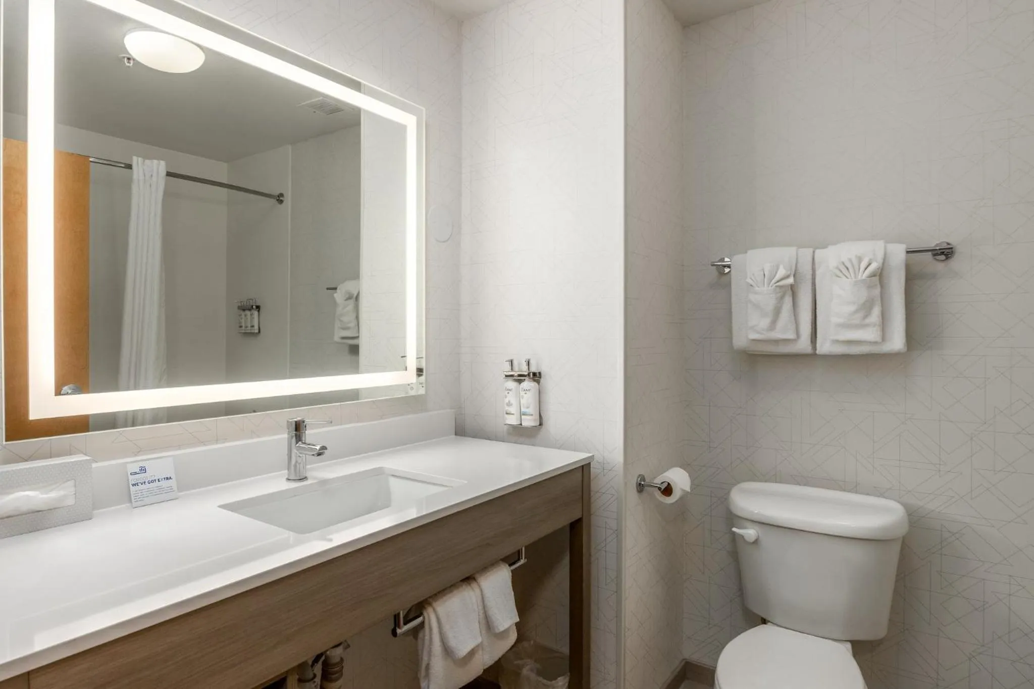 King Suite with Communication Mobility Accessible Tub in Holiday Inn Express Hotel & Suites Vancouver Mall-Portland Area by IHG