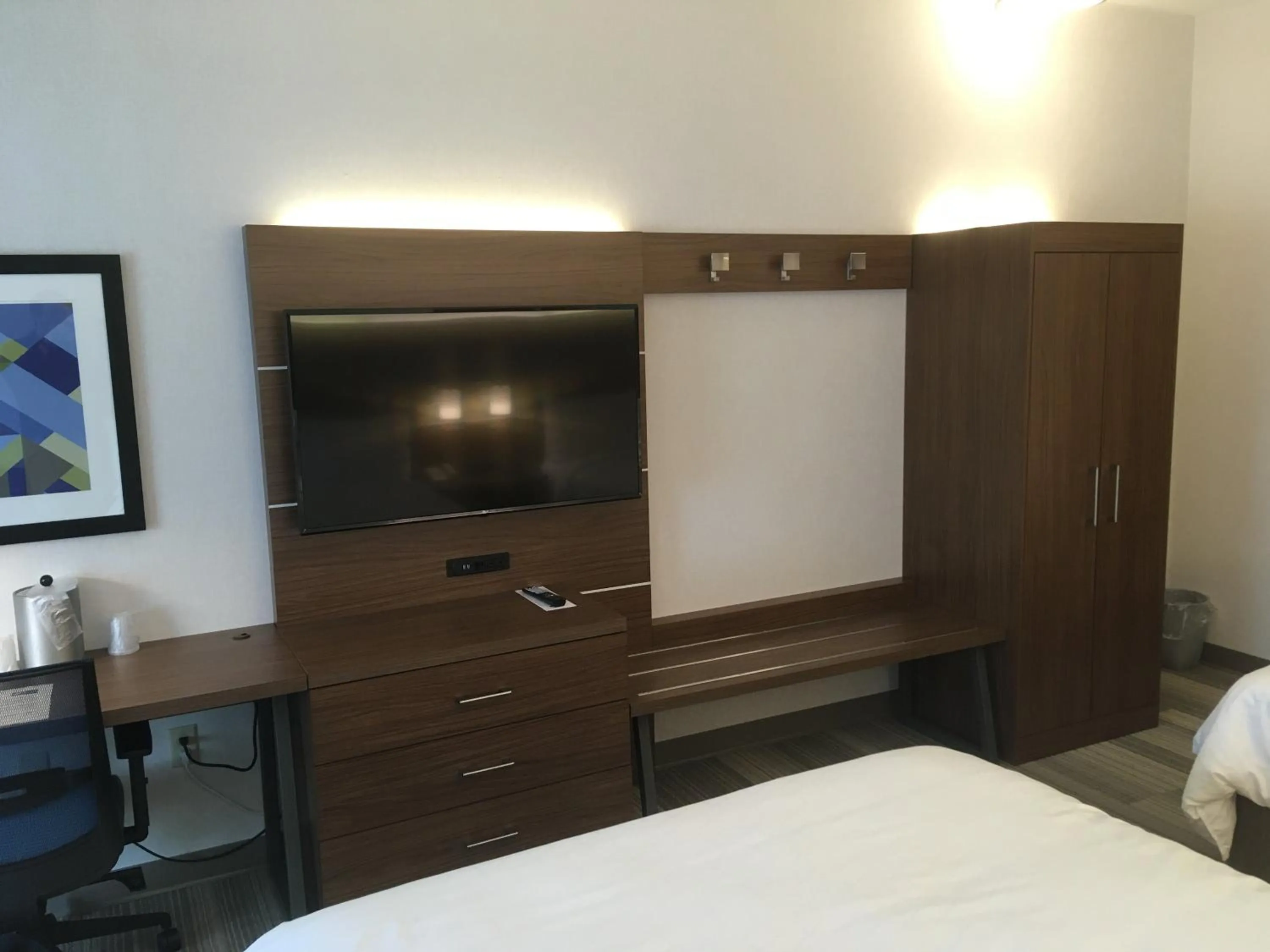 Suite - Mobility Access Roll in Shower/Non-Smoking in Holiday Inn Express & Suites Bethlehem Arpt-Allentown Area