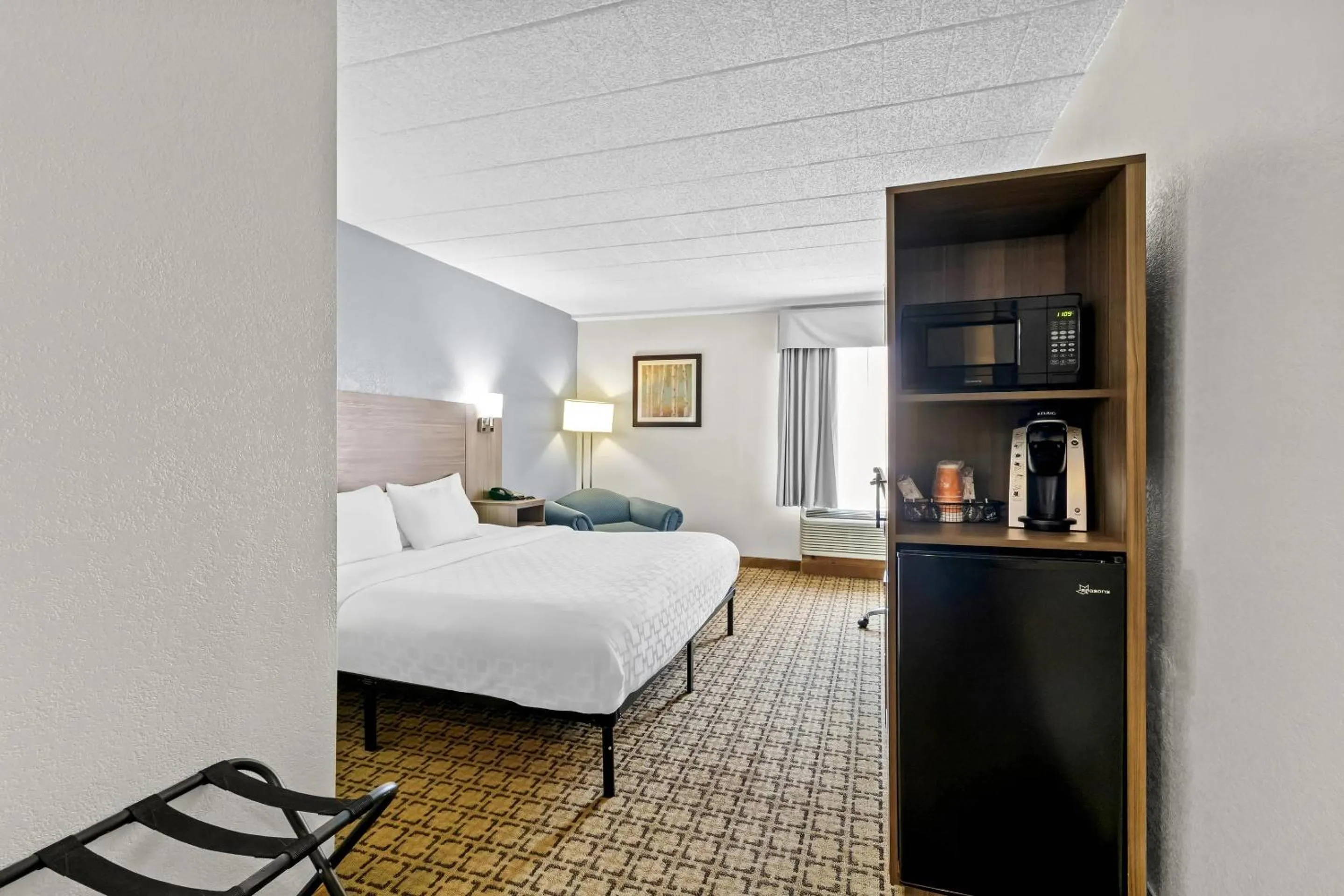 King Room - Disability Access/Non-Smoking in Clarion Inn Cranberry Township