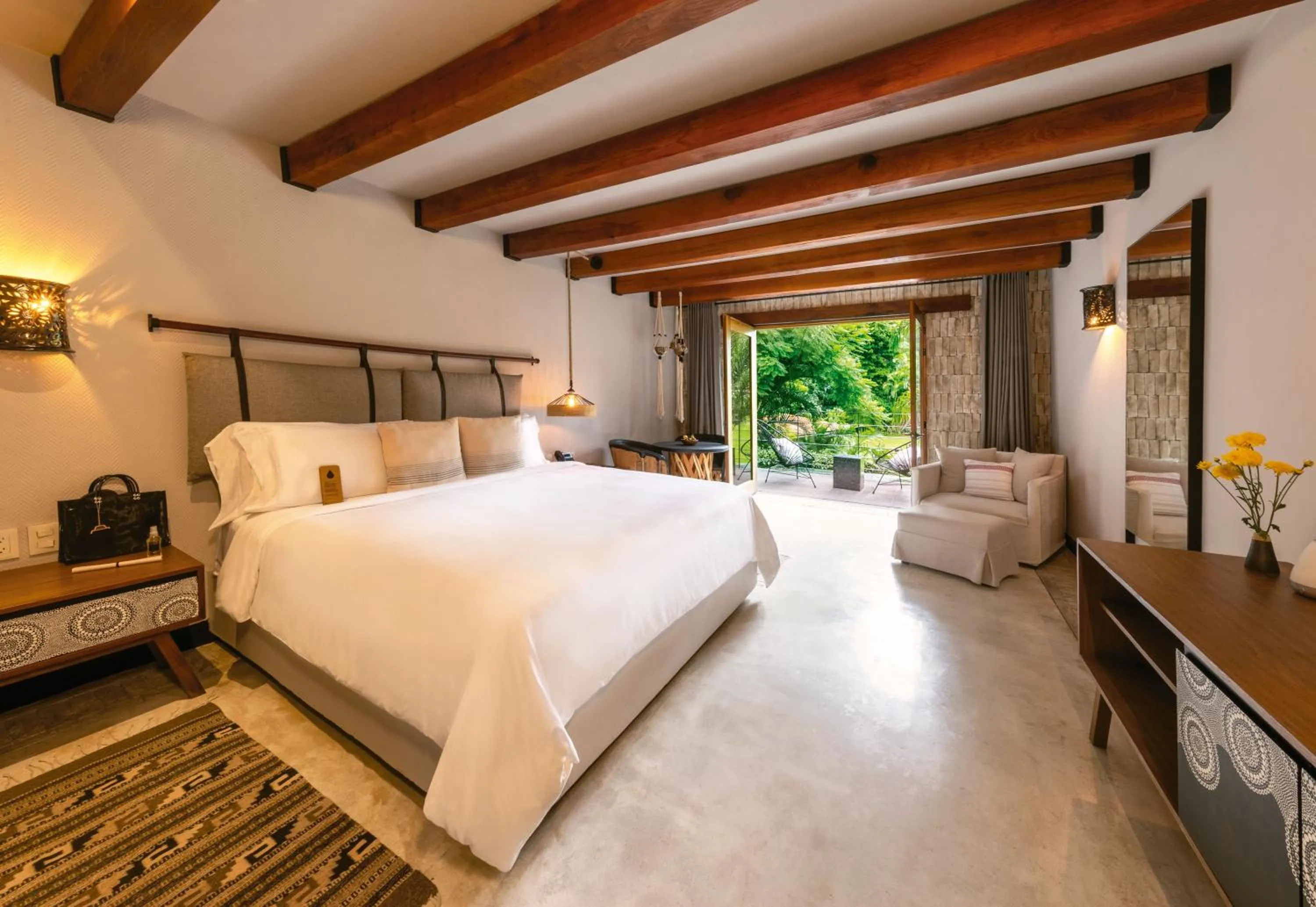 King Room with Balcony in Amomoxtli