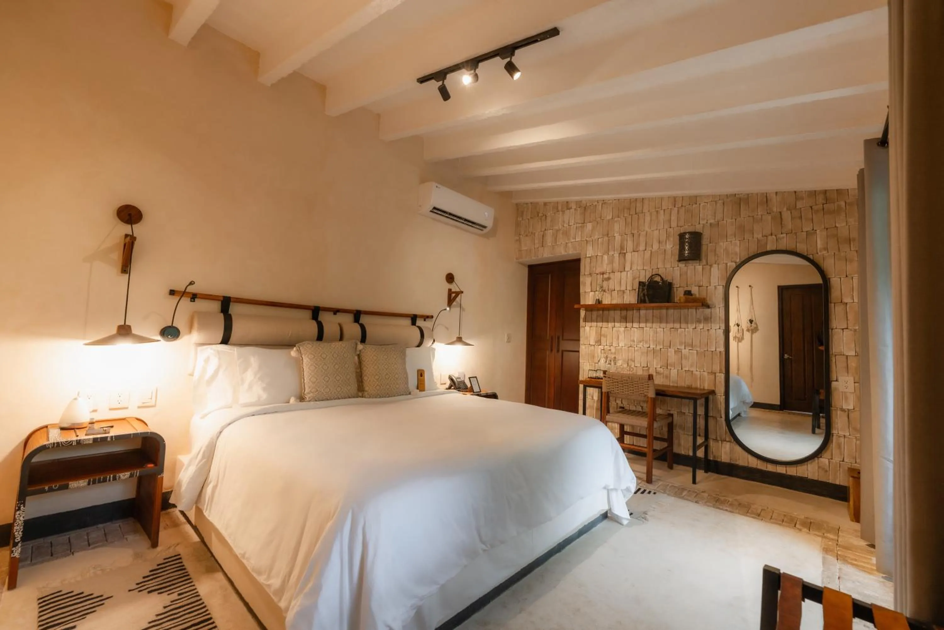 Standard King Room in Amomoxtli