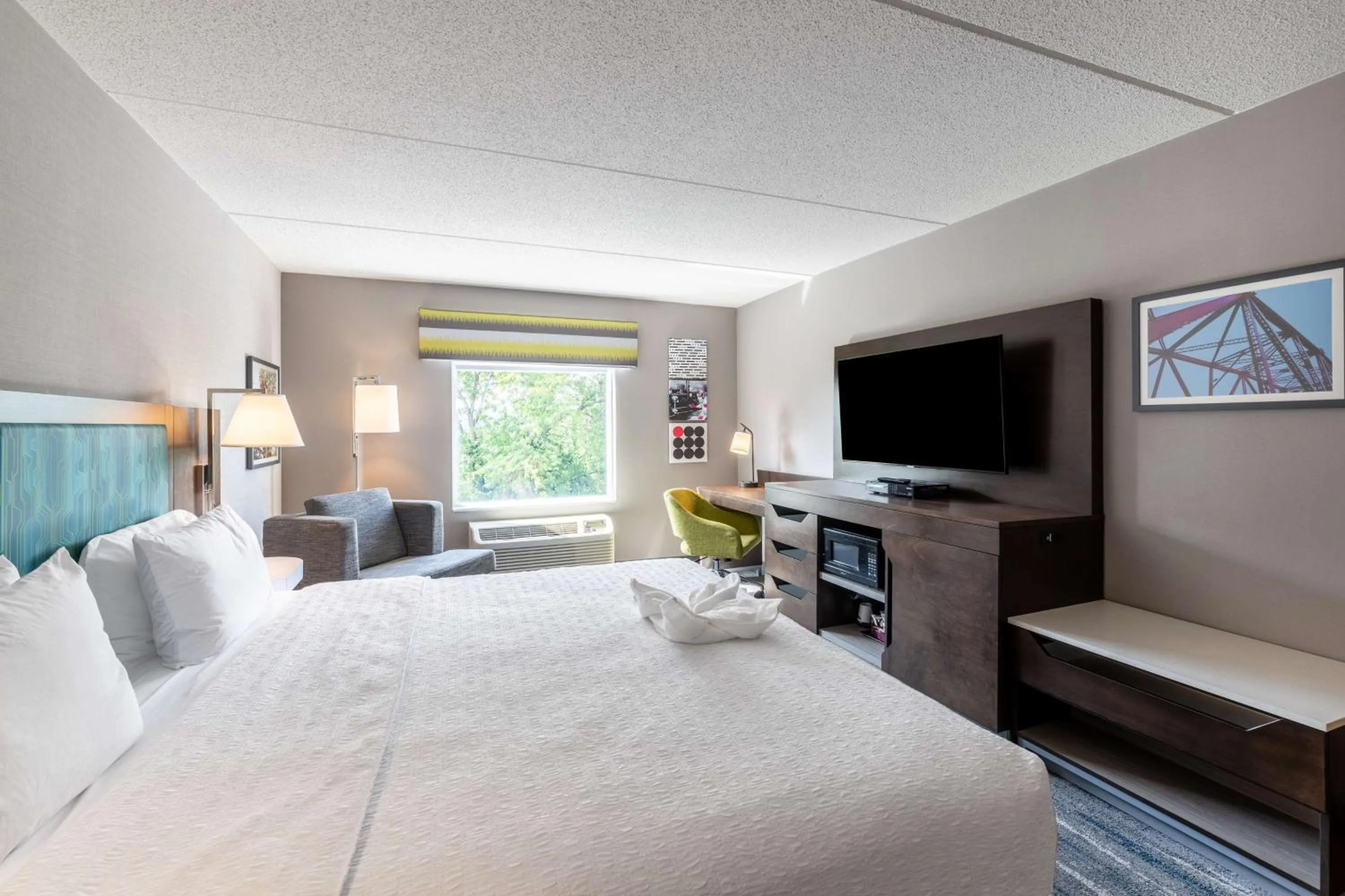 King Room with Shower - Non-Smoking in Hampton Inn & Suites Poughkeepsie