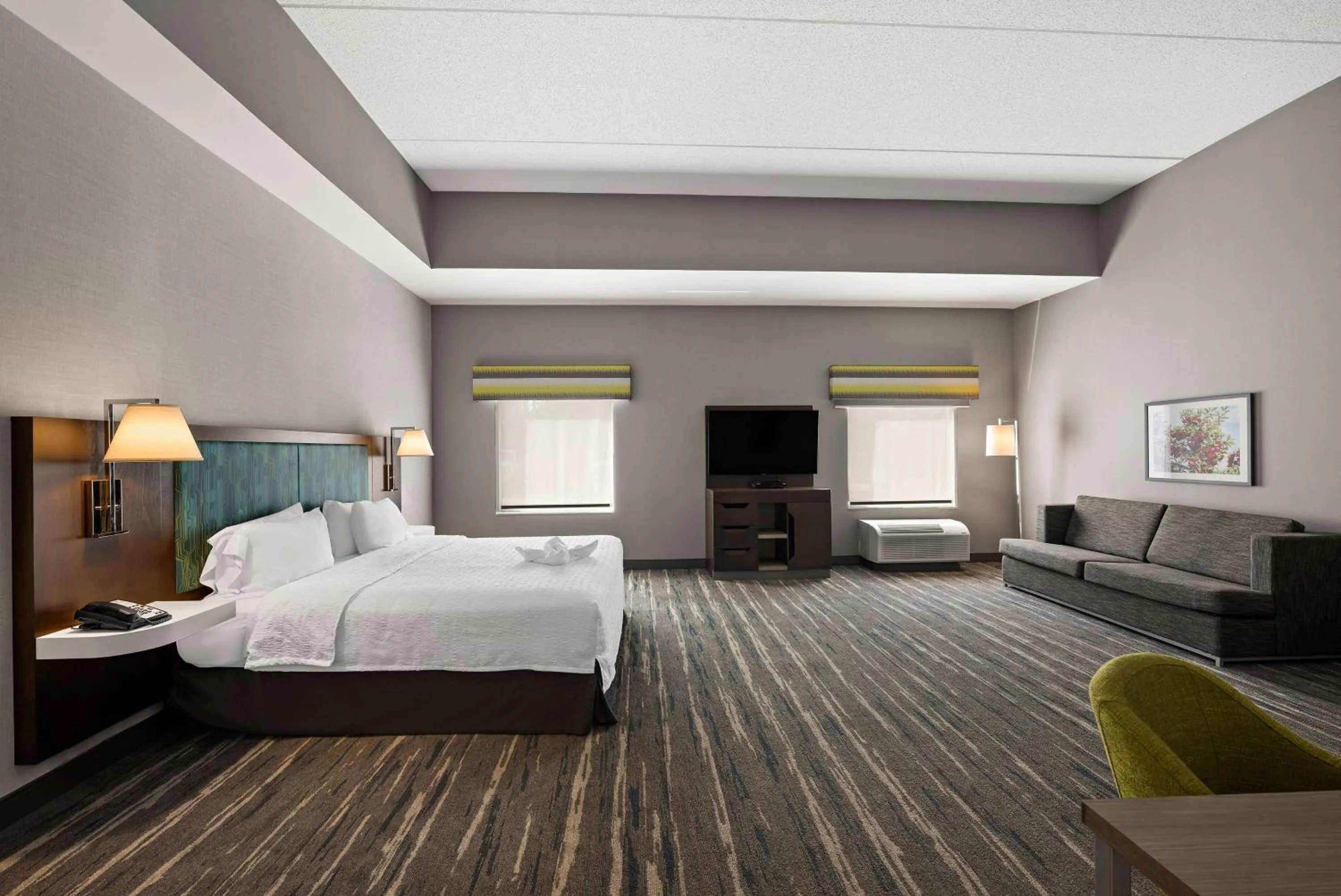 King Room with Sofa Bed and Study - Non-Smoking in Hampton Inn & Suites Poughkeepsie