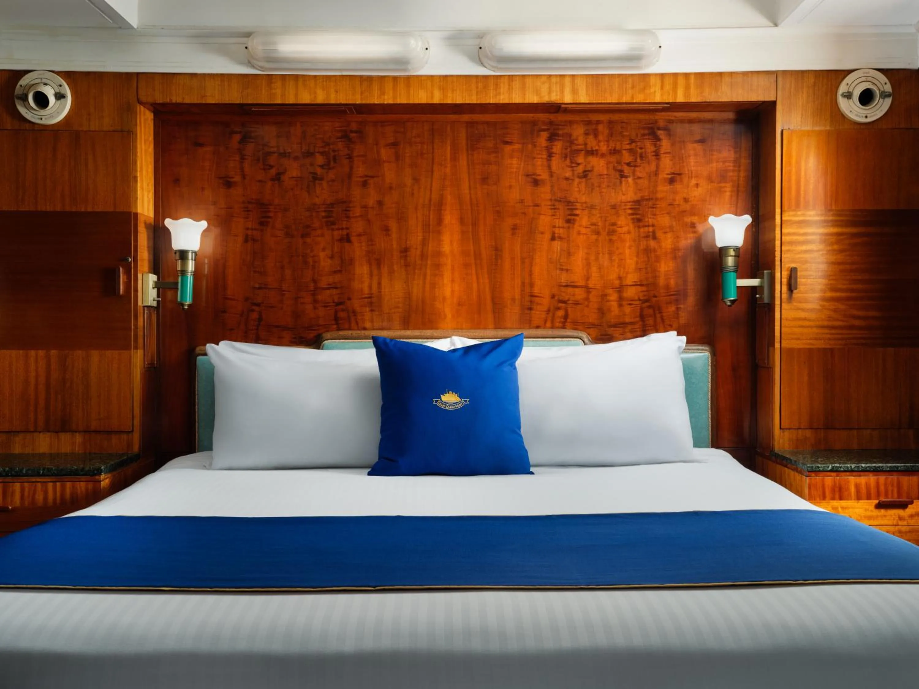 Standard Room with 1 Full Size Bed in The Queen Mary