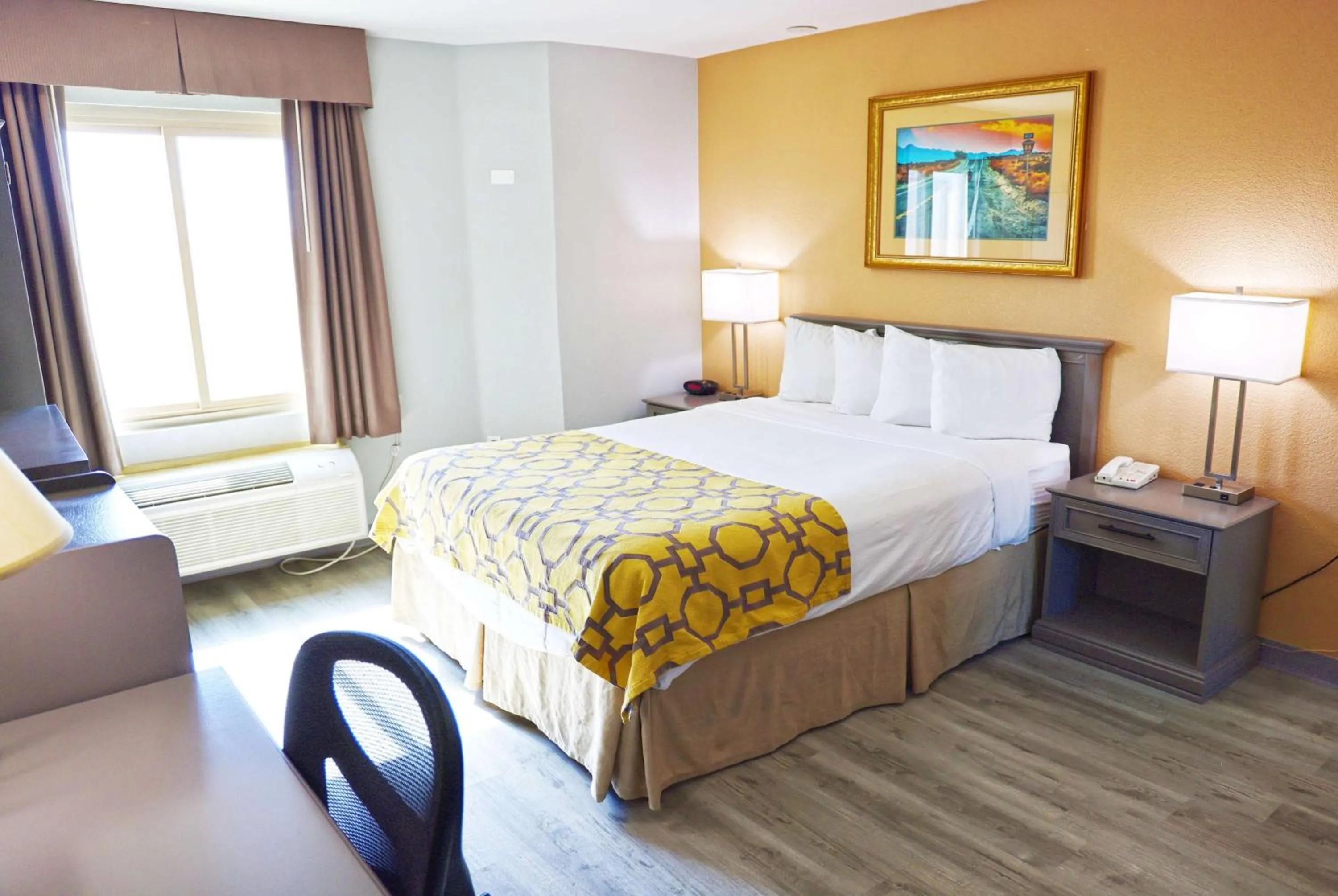 1 Queen Bed, Mobility Accessible Room, Roll-in Shower, Non-Smoking in Baymont by Wyndham Barstow Historic Route 66